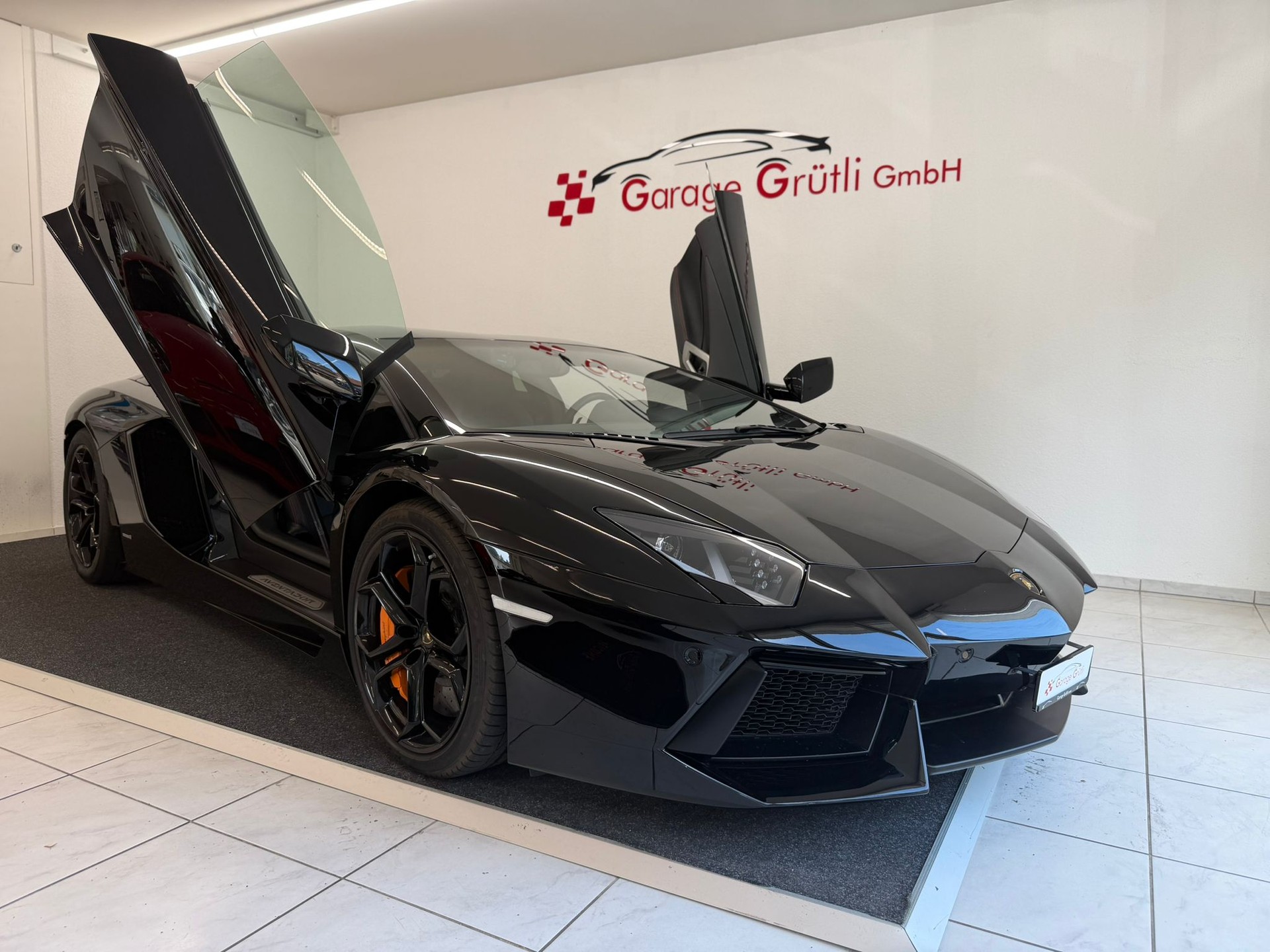 LAMBORGHINI Aventador LP700-4 Coupé E-Gear-showroom-element-1