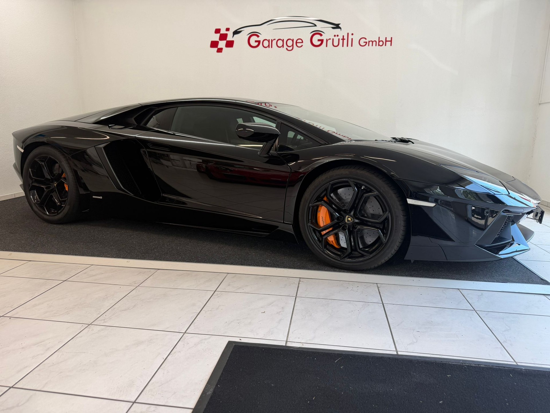 LAMBORGHINI Aventador LP700-4 Coupé E-Gear-showroom-element-2