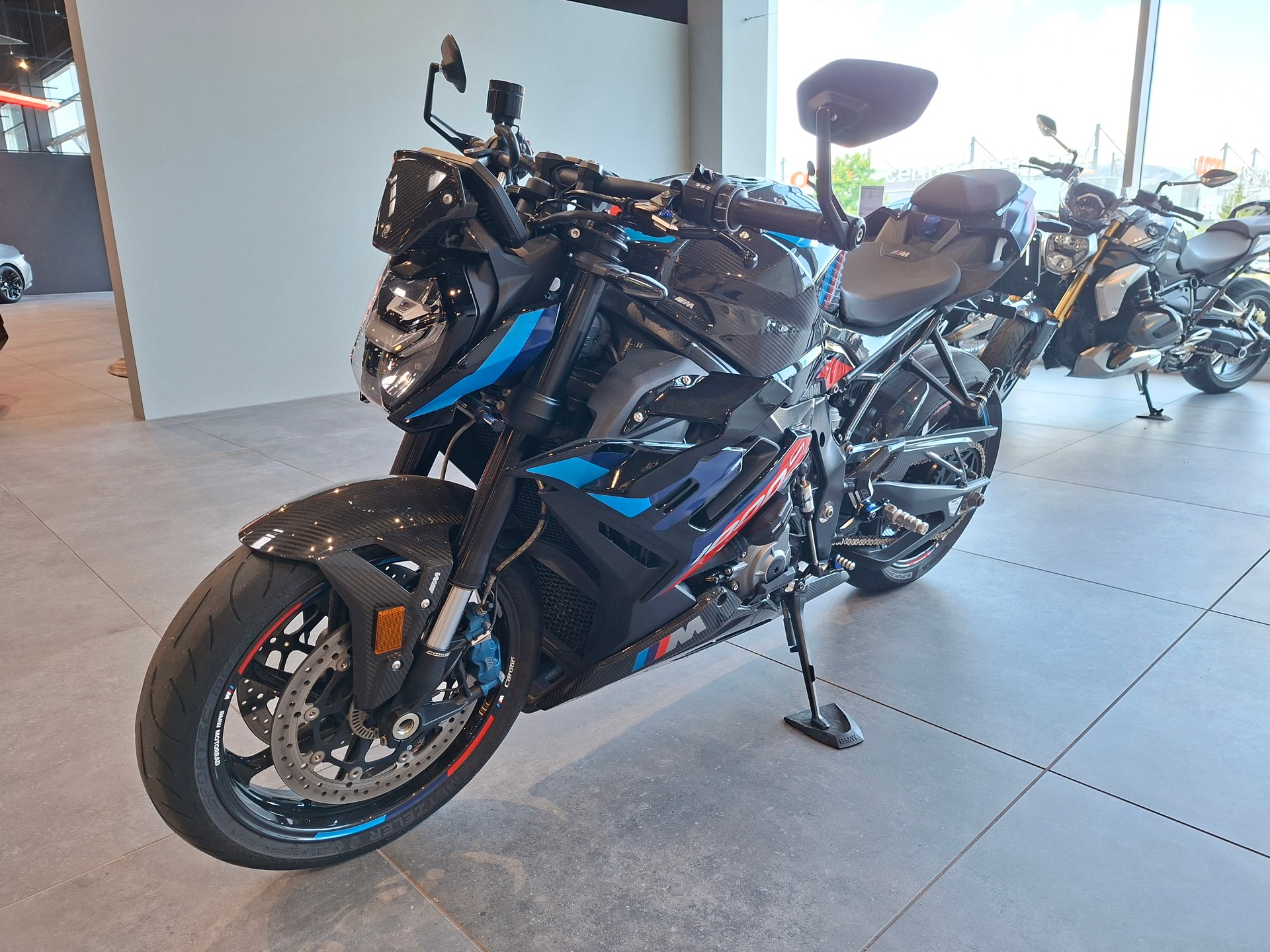BMW M 1000 R-image-2