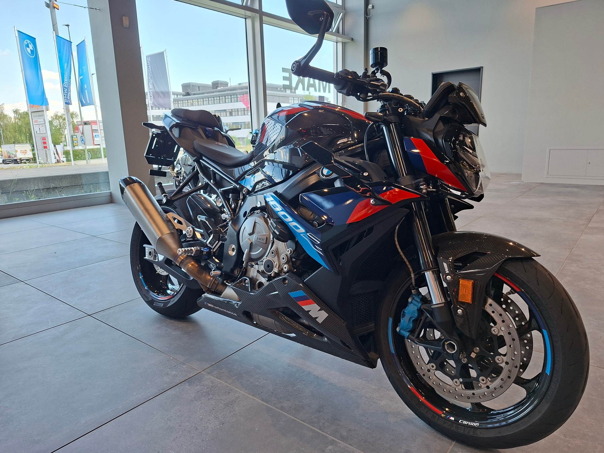 BMW M 1000 R-image-3