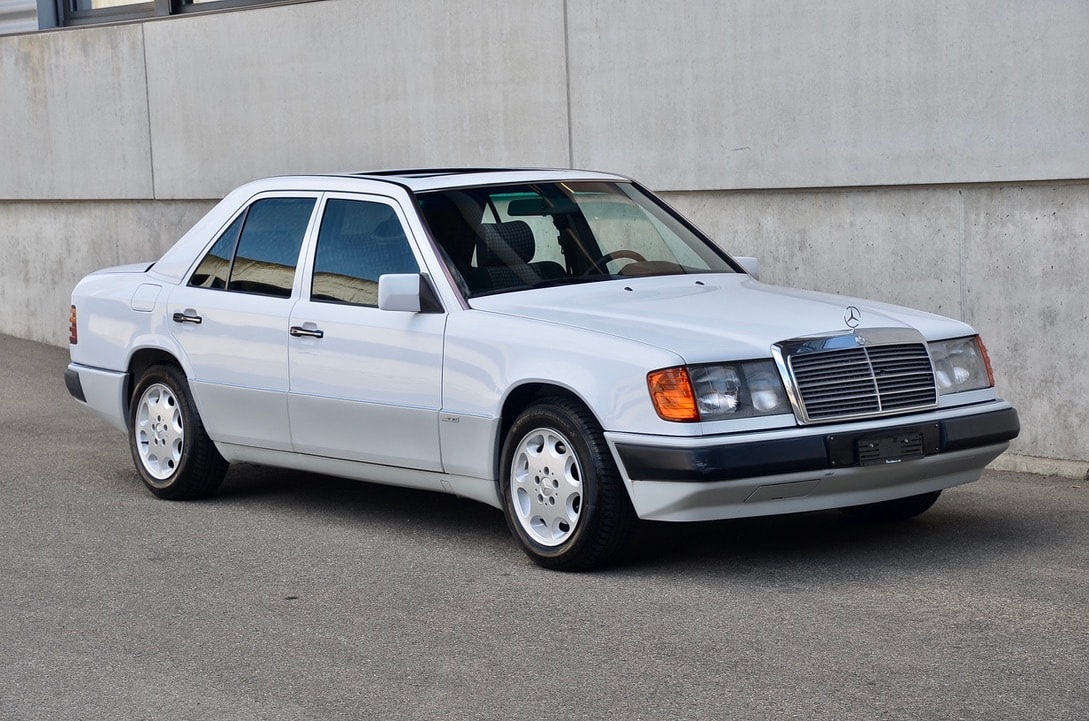 MERCEDES-BENZ 300 E-image-25