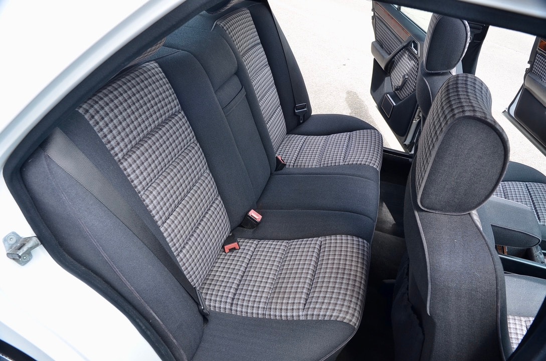 MERCEDES-BENZ 300 E-image-15