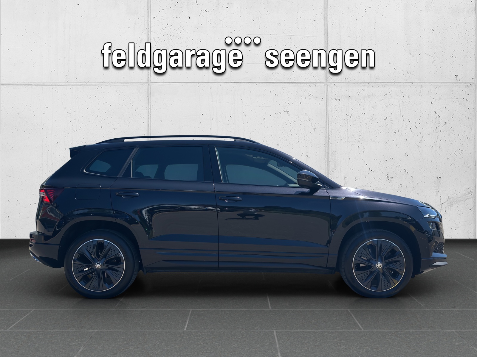 SKODA Karoq 1.5 TSI SportLine DSG mit AHK & Rückfahrkamera-showroom-element-3