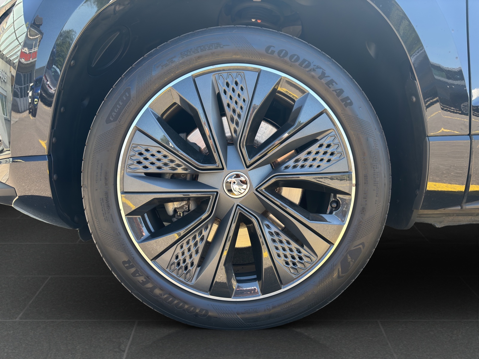 SKODA Karoq 1.5 TSI SportLine DSG mit AHK & Rückfahrkamera-image-7