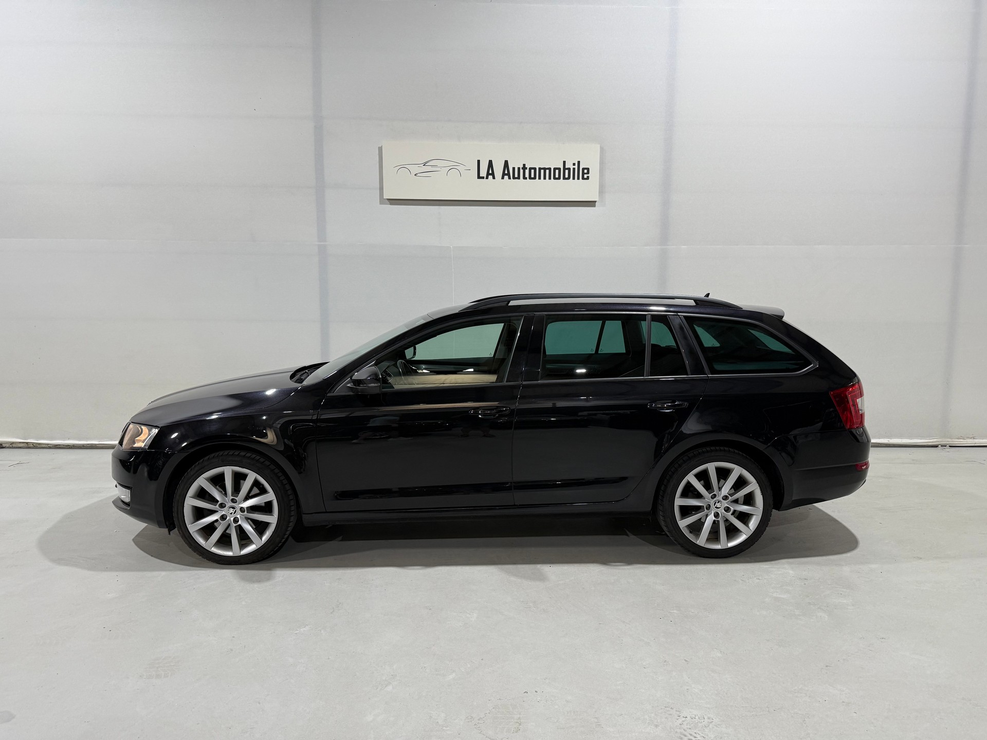 SKODA Octavia Combi 1.8 TSI Ambition 4x4 DSG-image-2