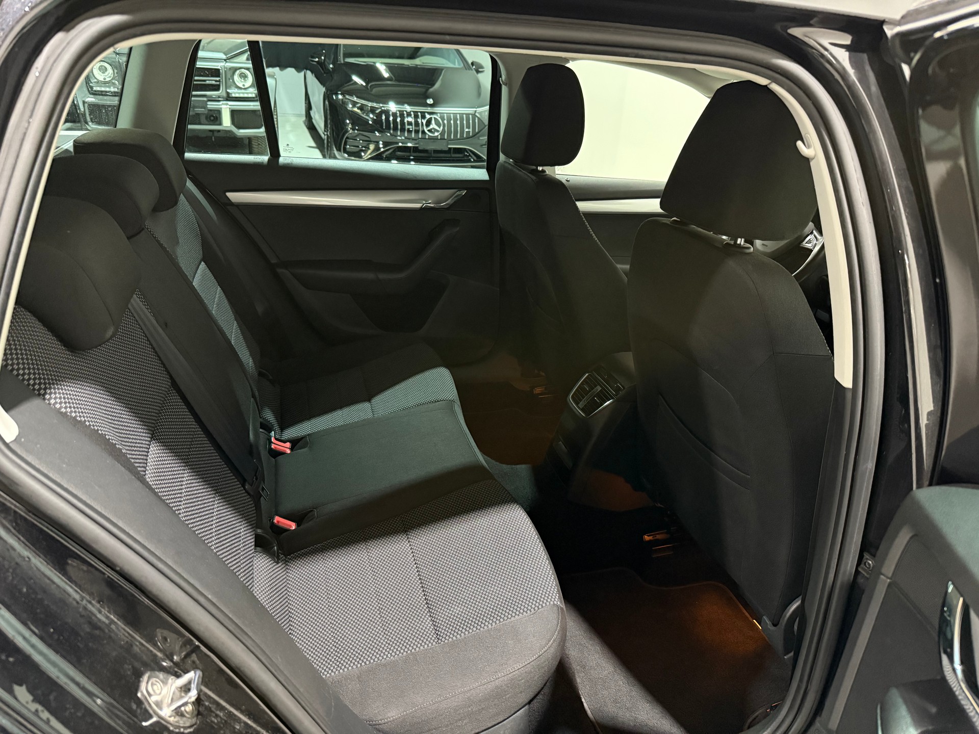 SKODA Octavia Combi 1.8 TSI Ambition 4x4 DSG-image-14