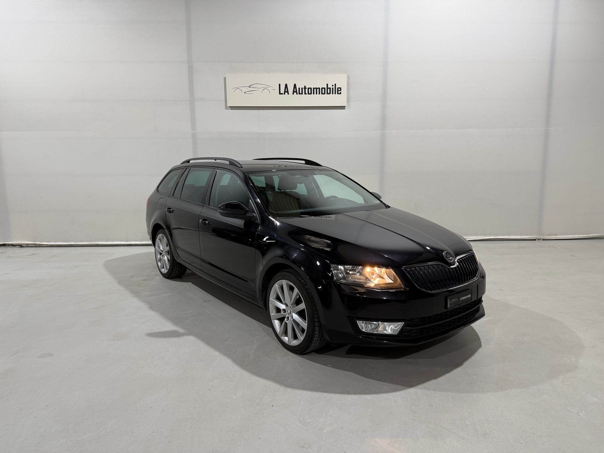 SKODA Octavia Combi 1.8 TSI Ambition 4x4 DSG-image-4