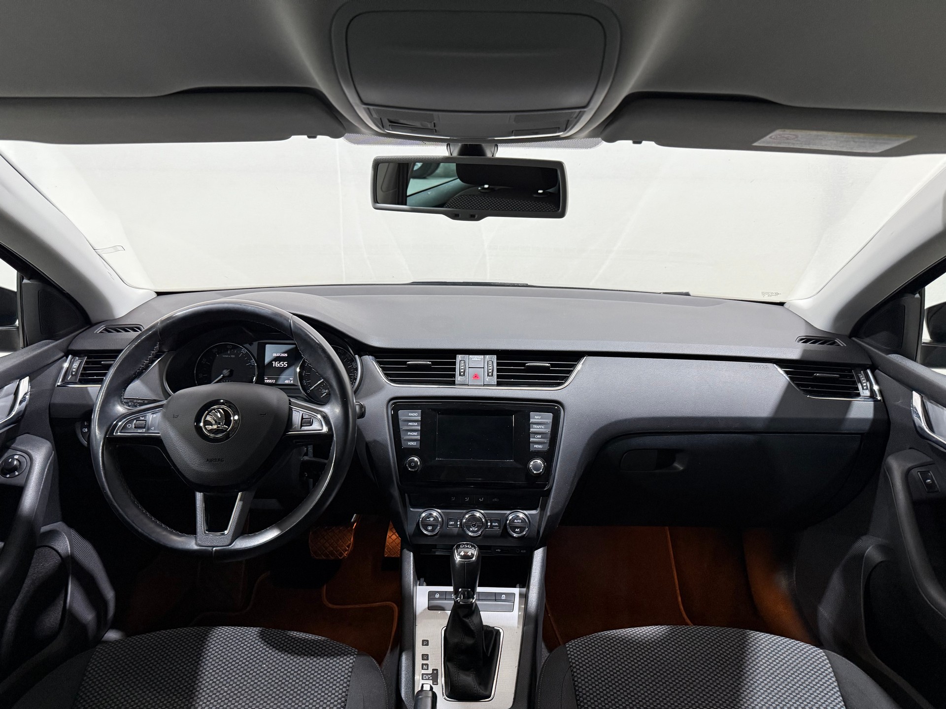 SKODA Octavia Combi 1.8 TSI Ambition 4x4 DSG-image-11