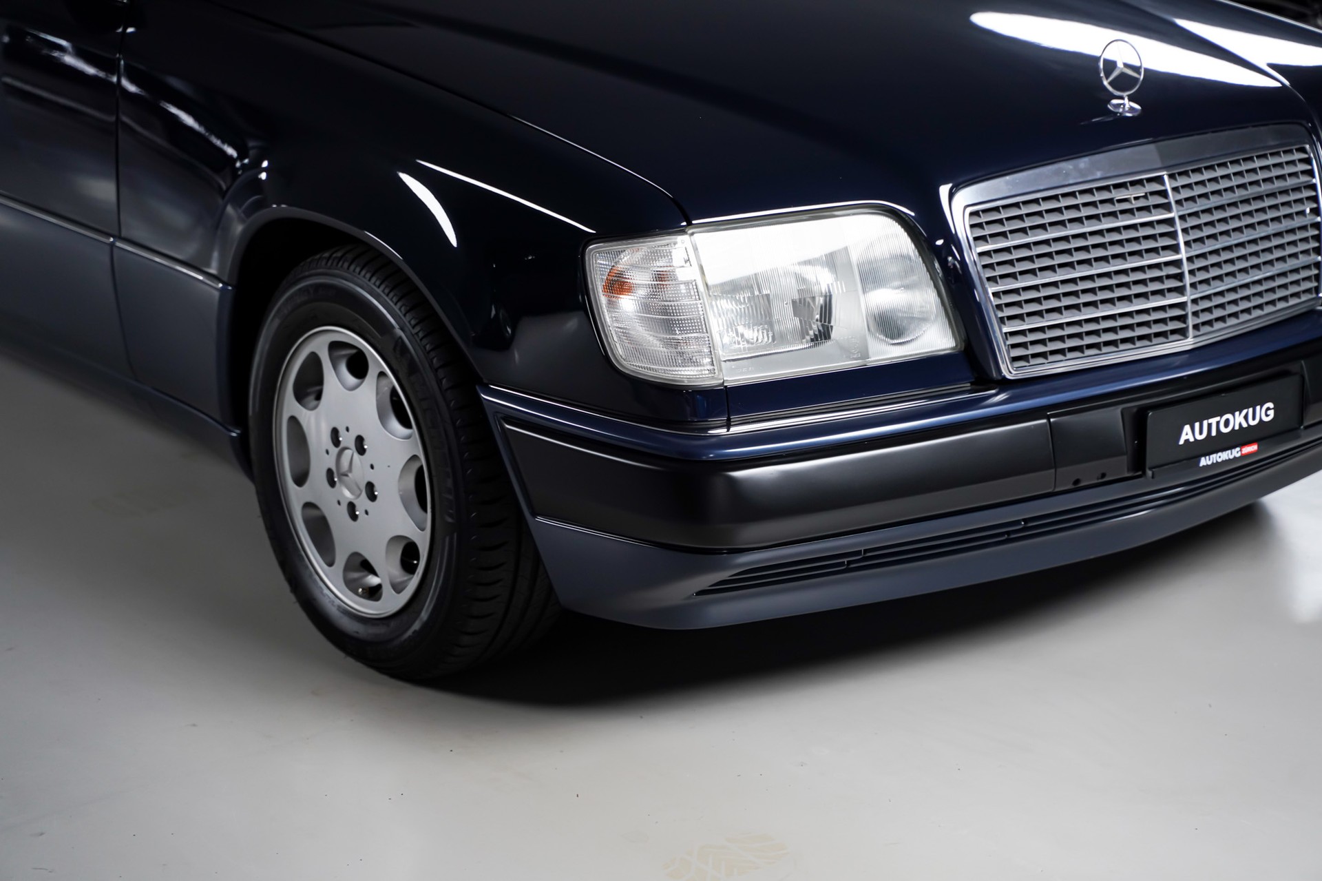 MERCEDES-BENZ 300 CE-24 Cabrio-showroom-element-3