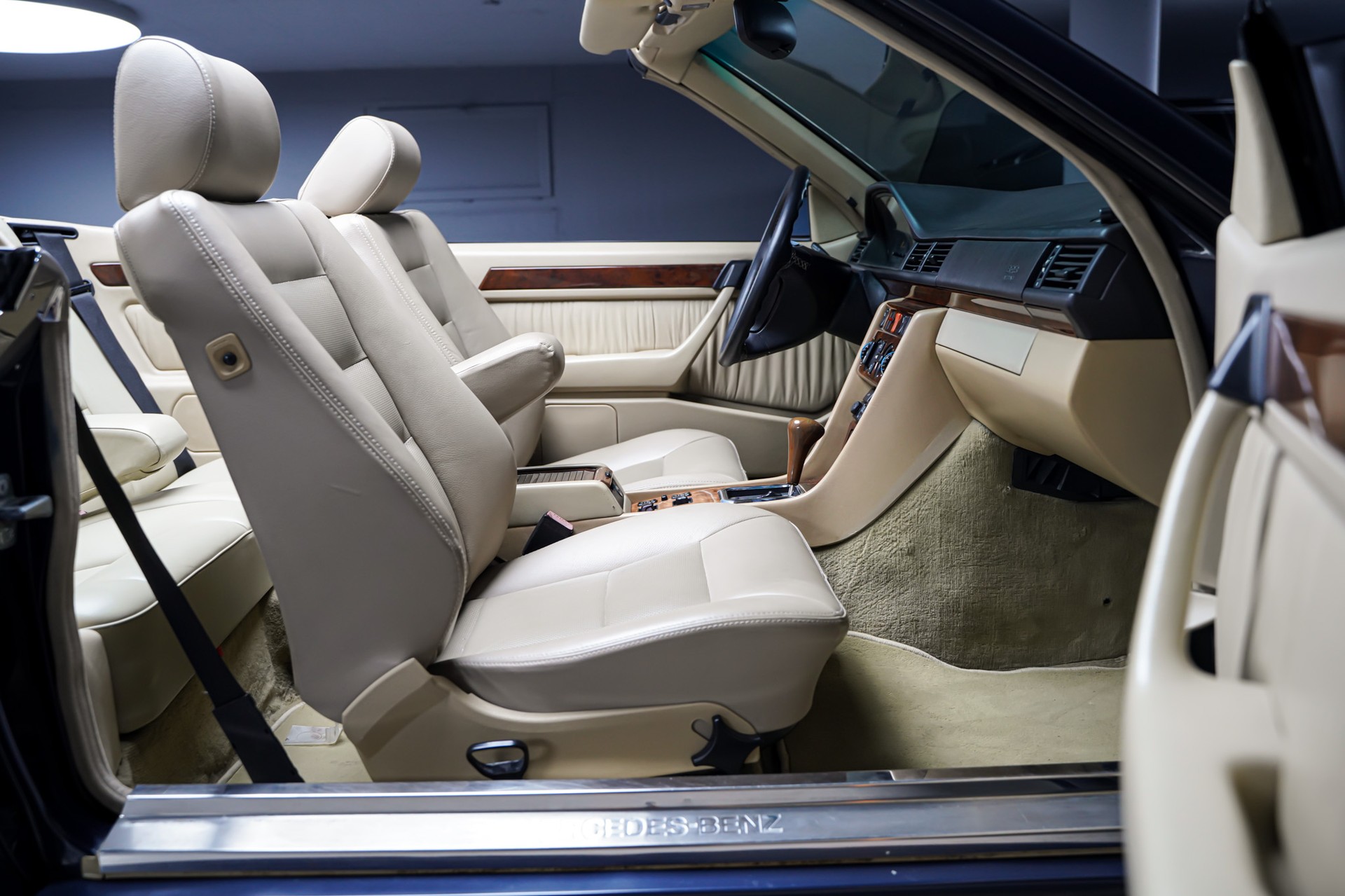MERCEDES-BENZ 300 CE-24 Cabrio-image-20
