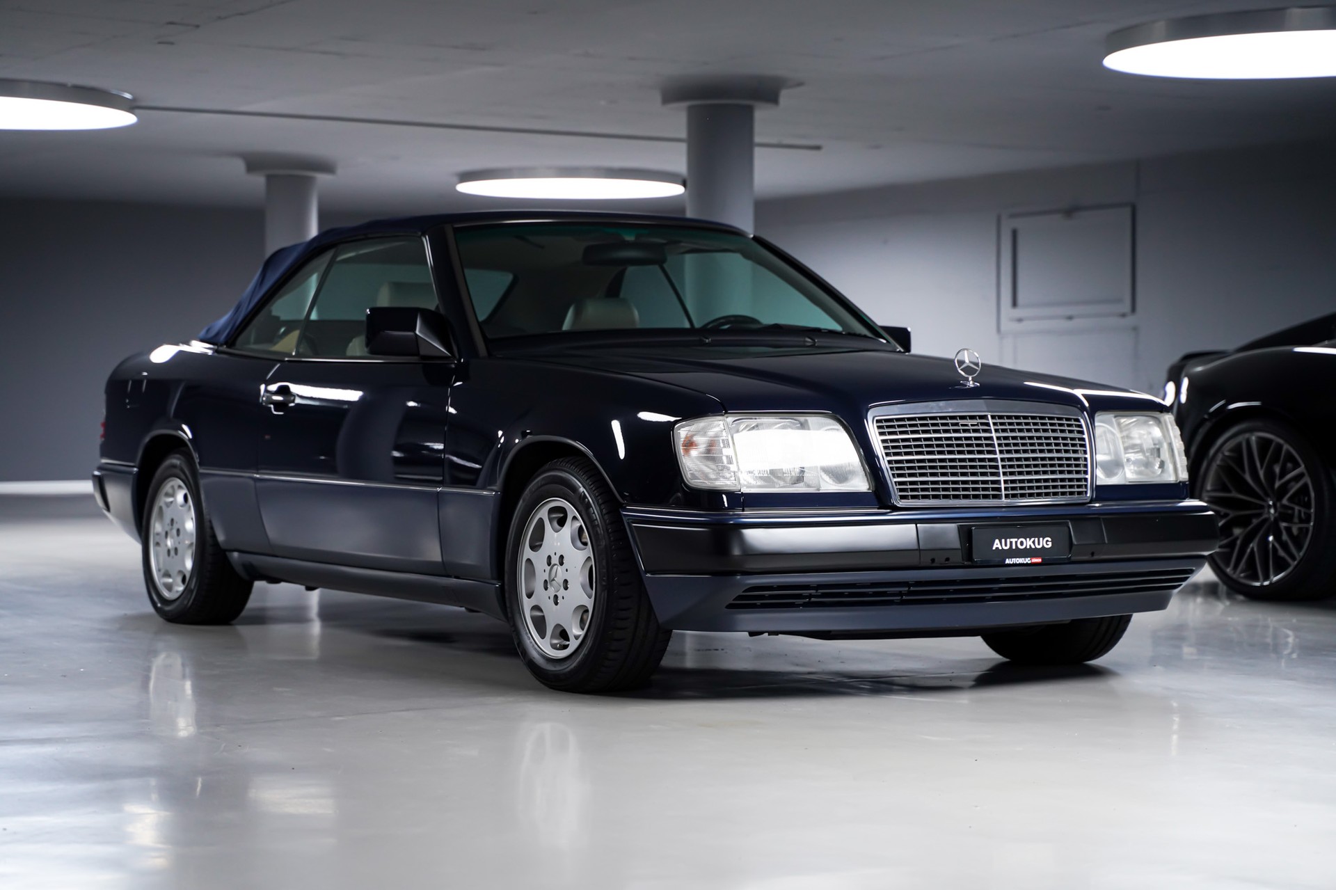 MERCEDES-BENZ 300 CE-24 Cabrio-showroom-element-2