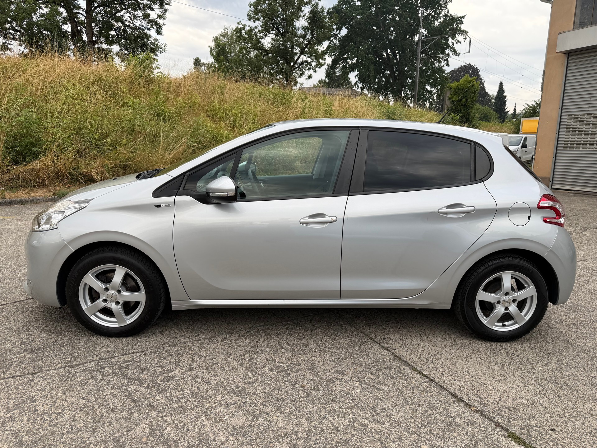 PEUGEOT 208 1.2 VTI Style-showroom-element-1