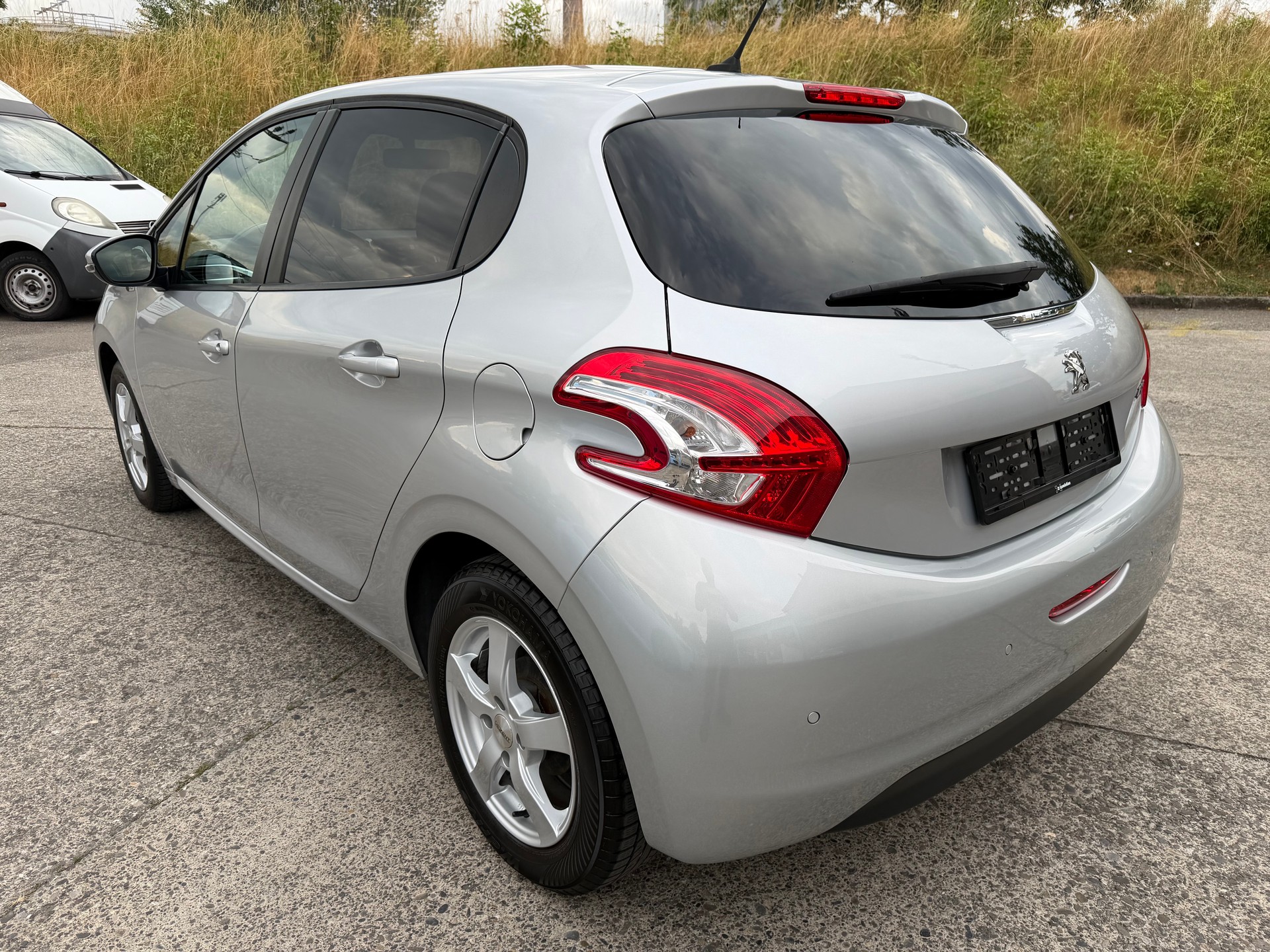 PEUGEOT 208 1.2 VTI Style-showroom-element-2