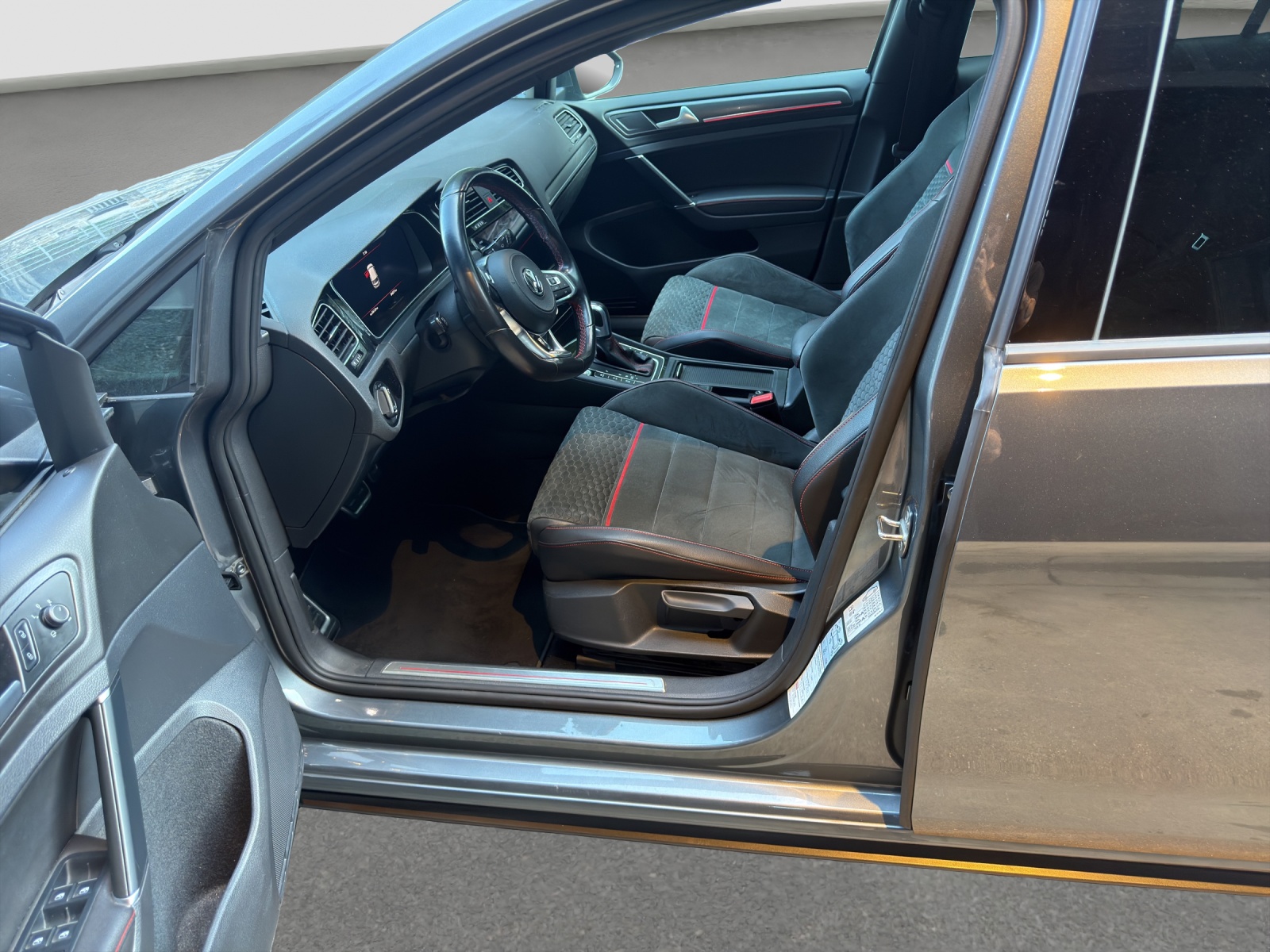 VW Golf 2.0 TSI GTI Performance DSG-image-5