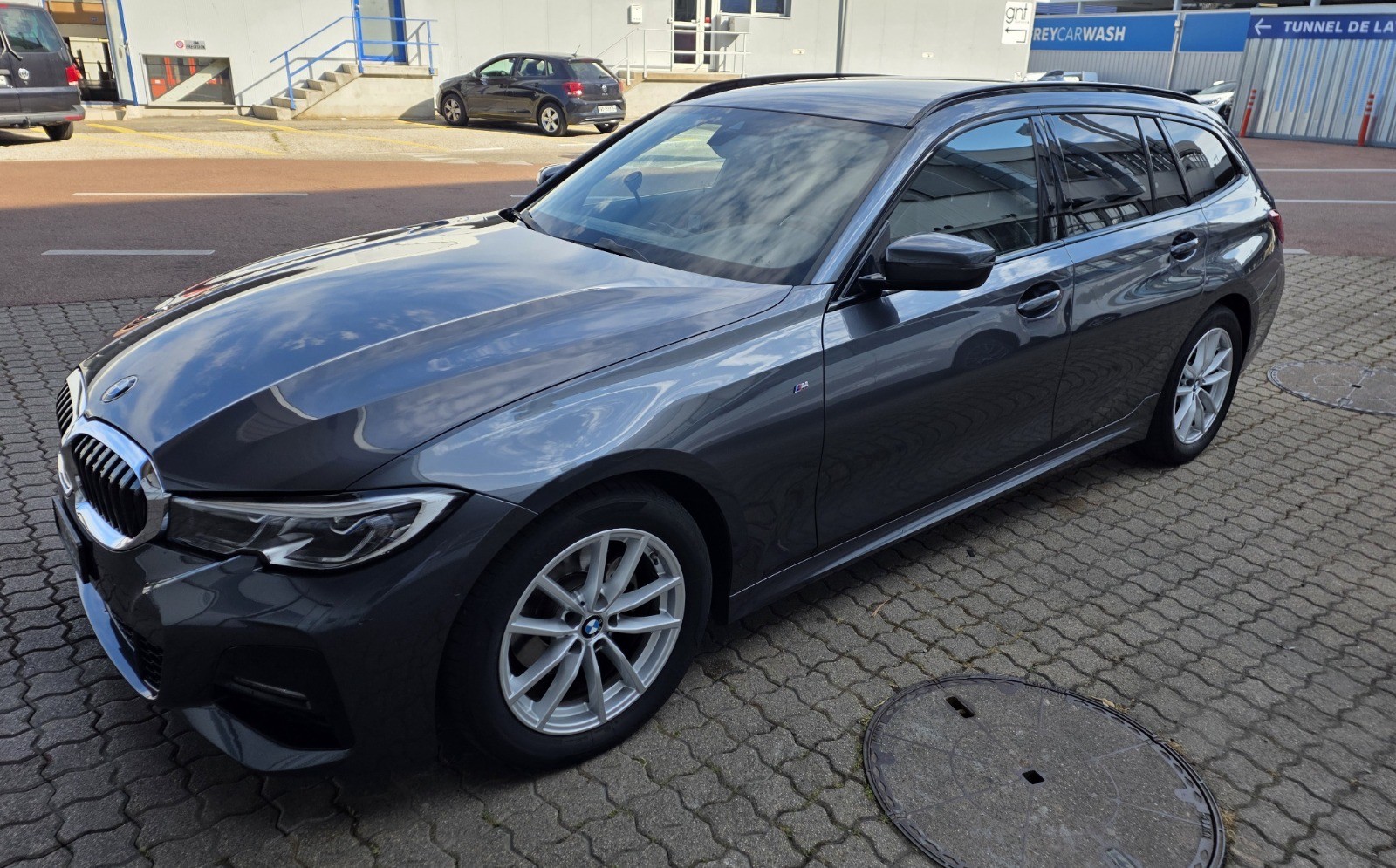 BMW 320d xDrive 48V Touring M Sport Steptronic-showroom-element-1