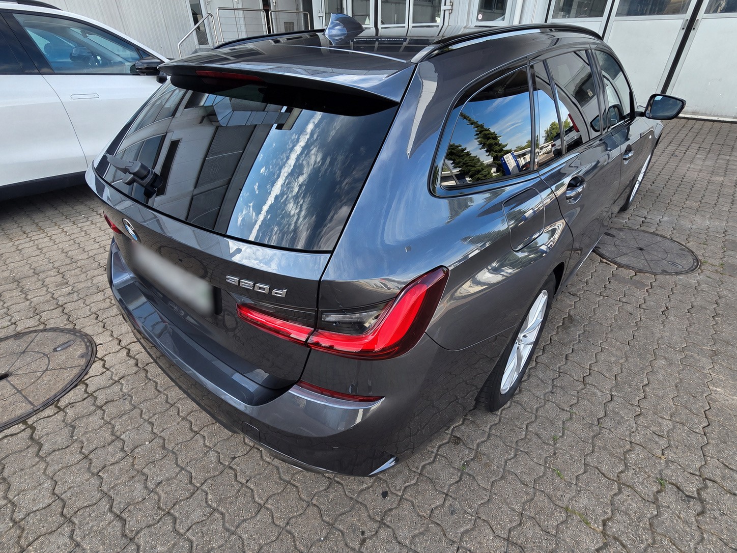 BMW 320d xDrive 48V Touring M Sport Steptronic-image-44
