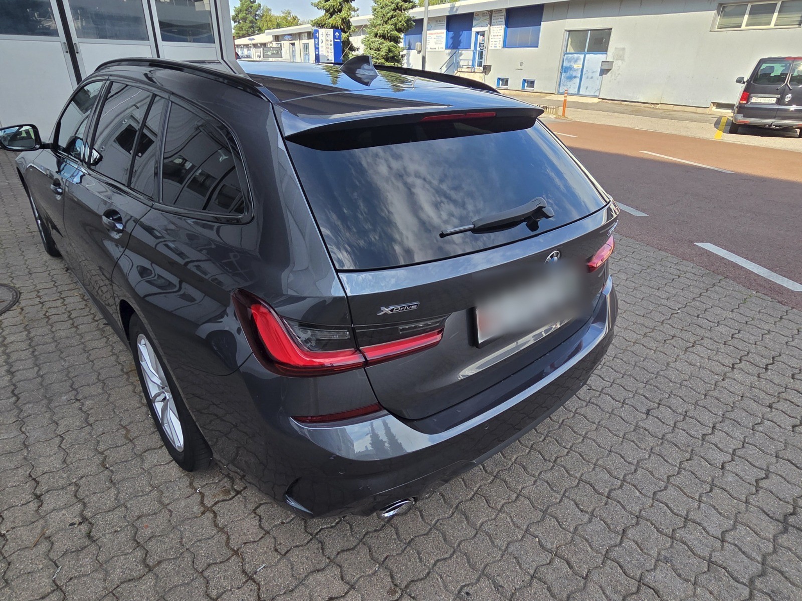 BMW 320d xDrive 48V Touring M Sport Steptronic-image-46