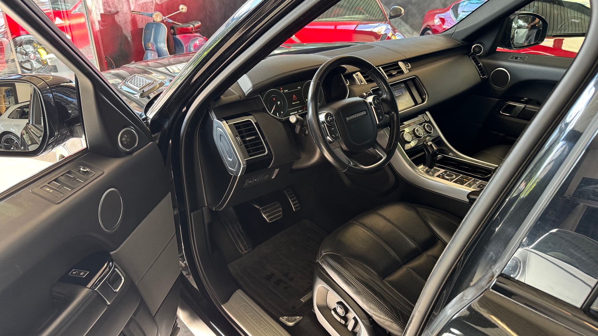 LAND ROVER Range Rover Sport 3.0 SDV6 SE Automatic-image-4