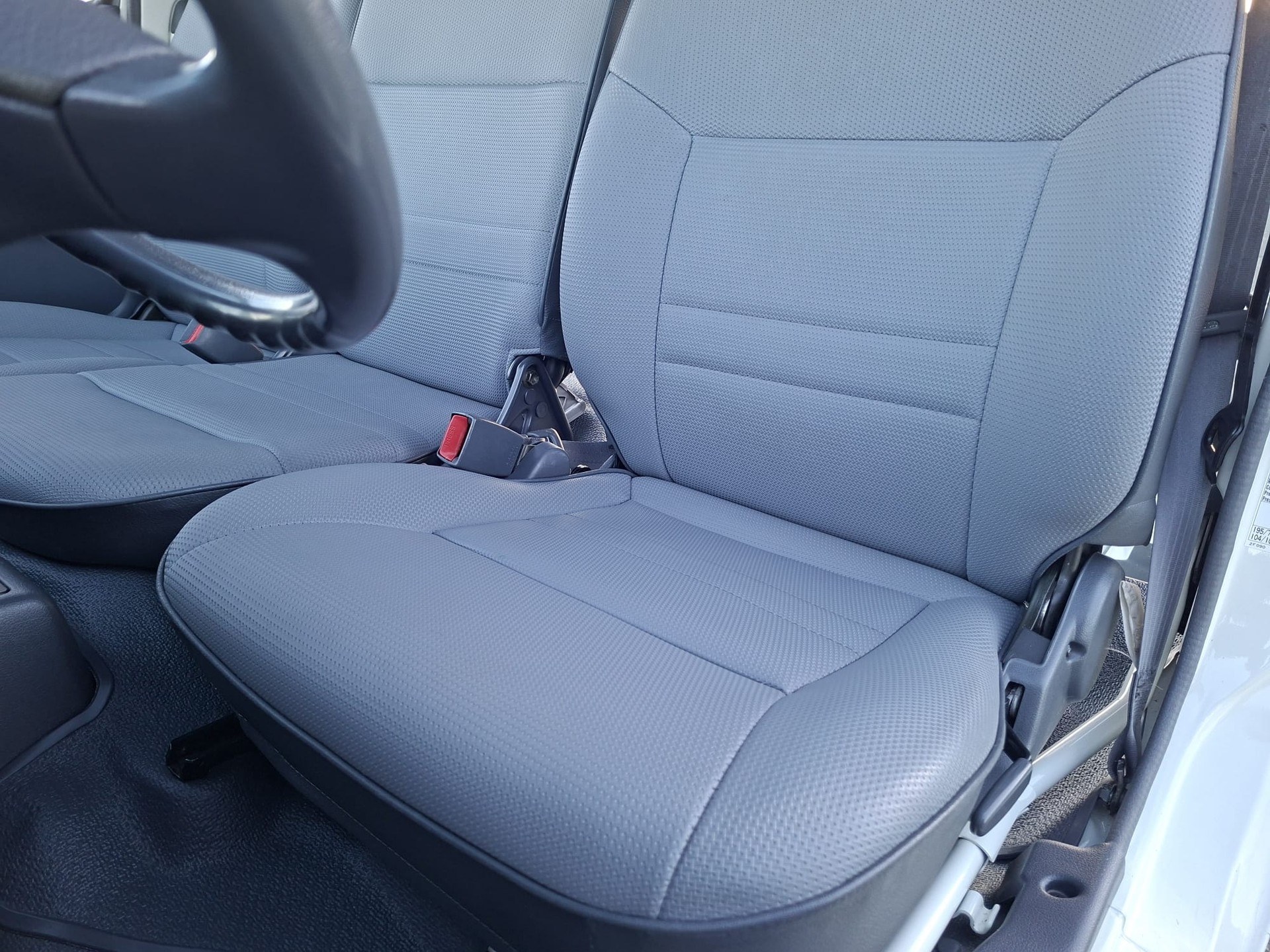TOYOTA HI-ACE-image-11