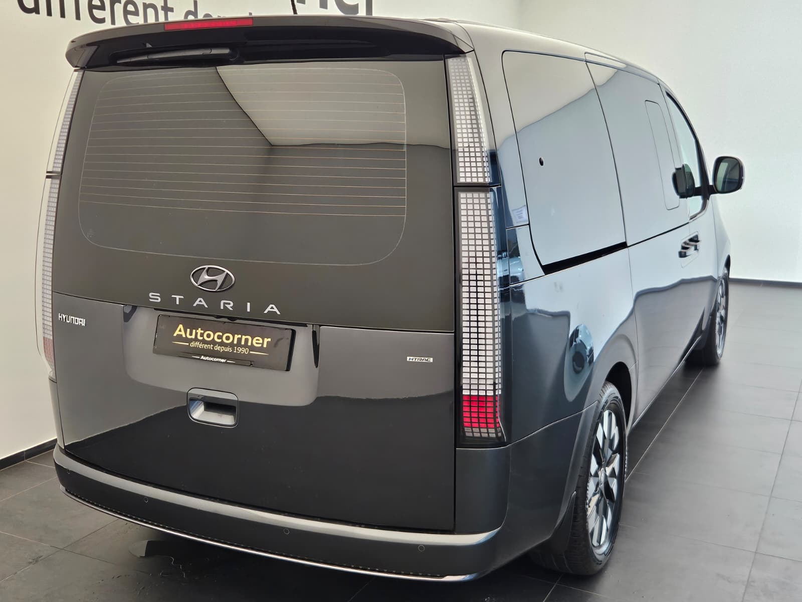 HYUNDAI Staria Premium 2.2 CRDi Vertex 4WD A-image-6