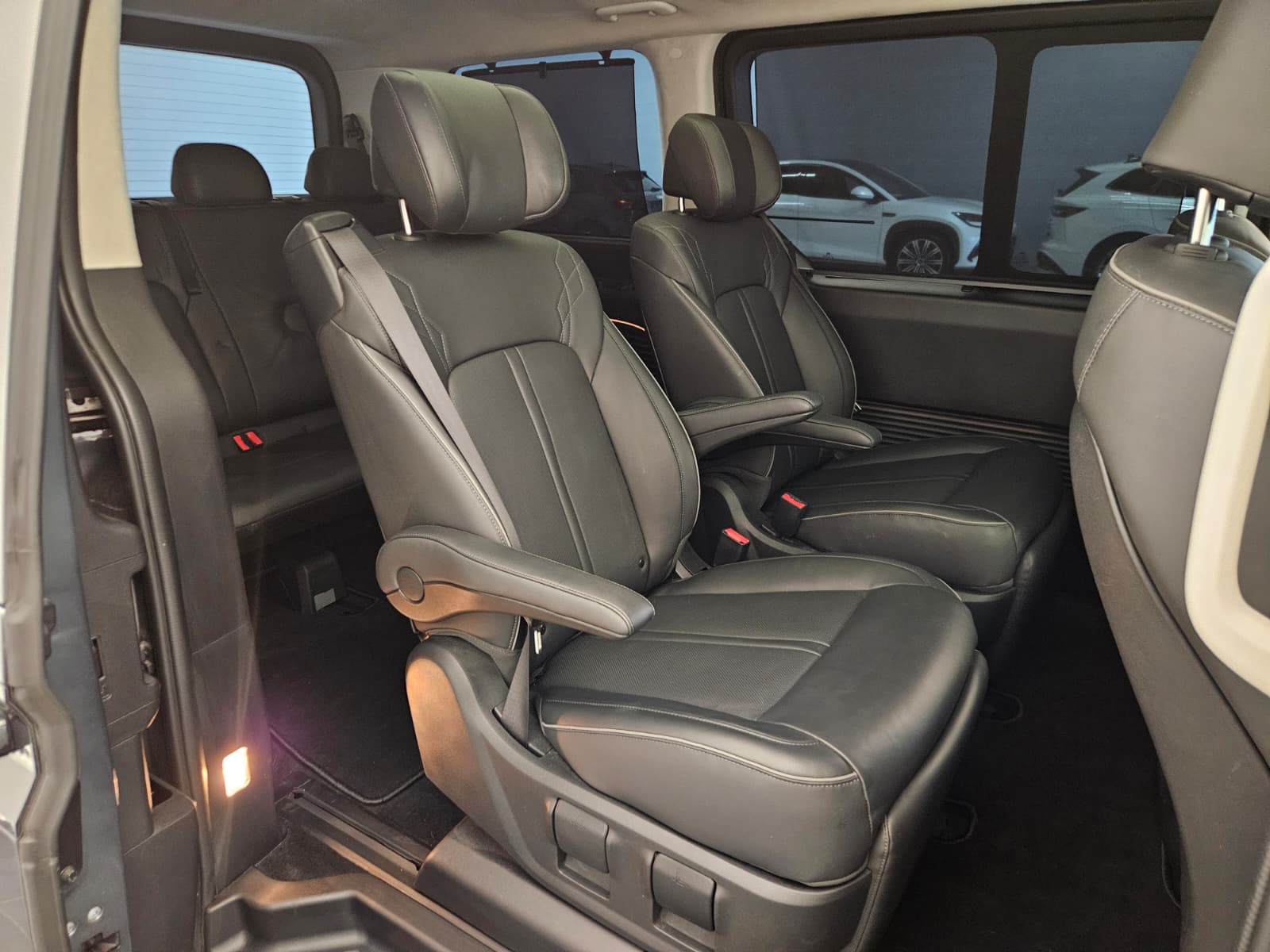 HYUNDAI Staria Premium 2.2 CRDi Vertex 4WD A-image-15