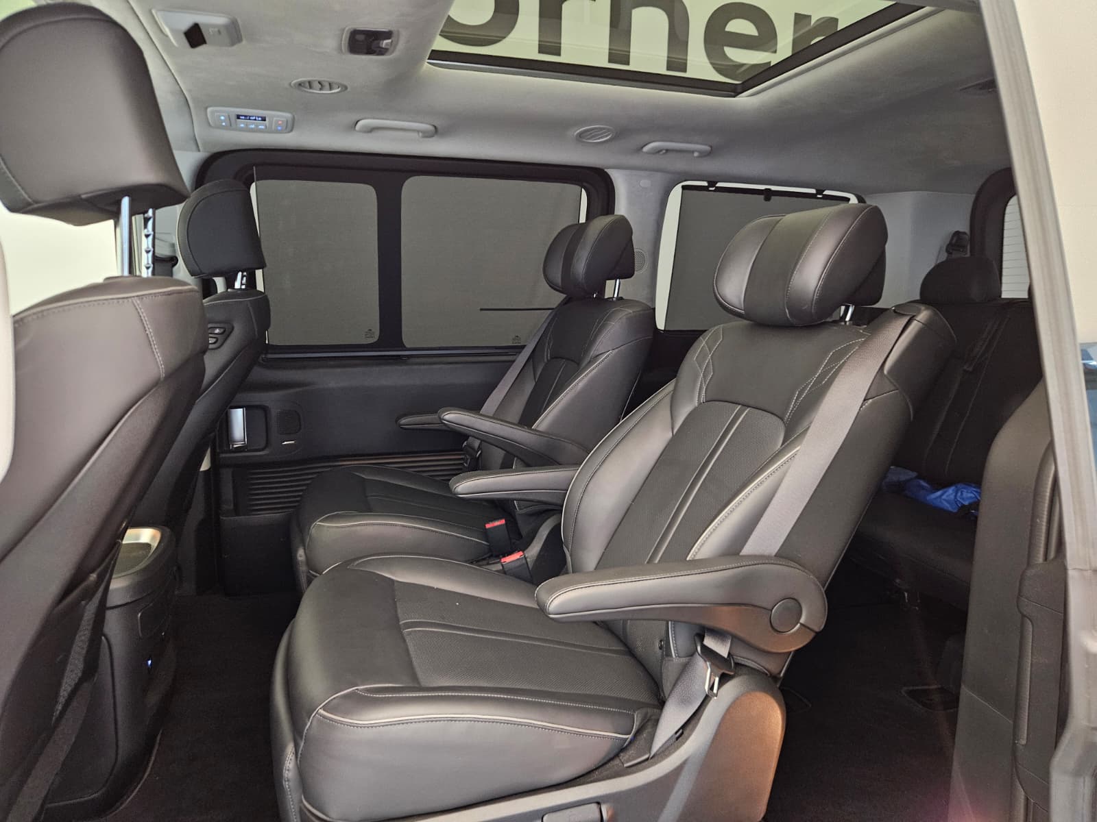 HYUNDAI Staria Premium 2.2 CRDi Vertex 4WD A-image-13