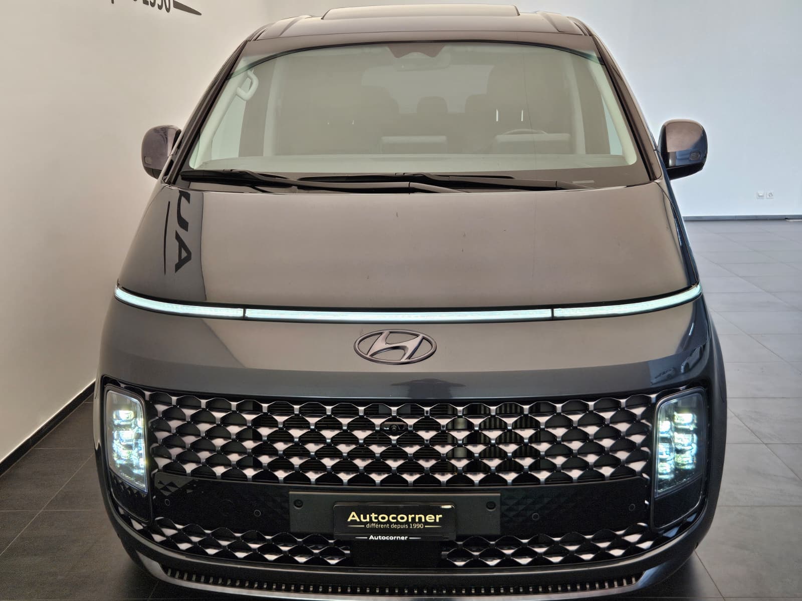 HYUNDAI Staria Premium 2.2 CRDi Vertex 4WD A-showroom-element-3