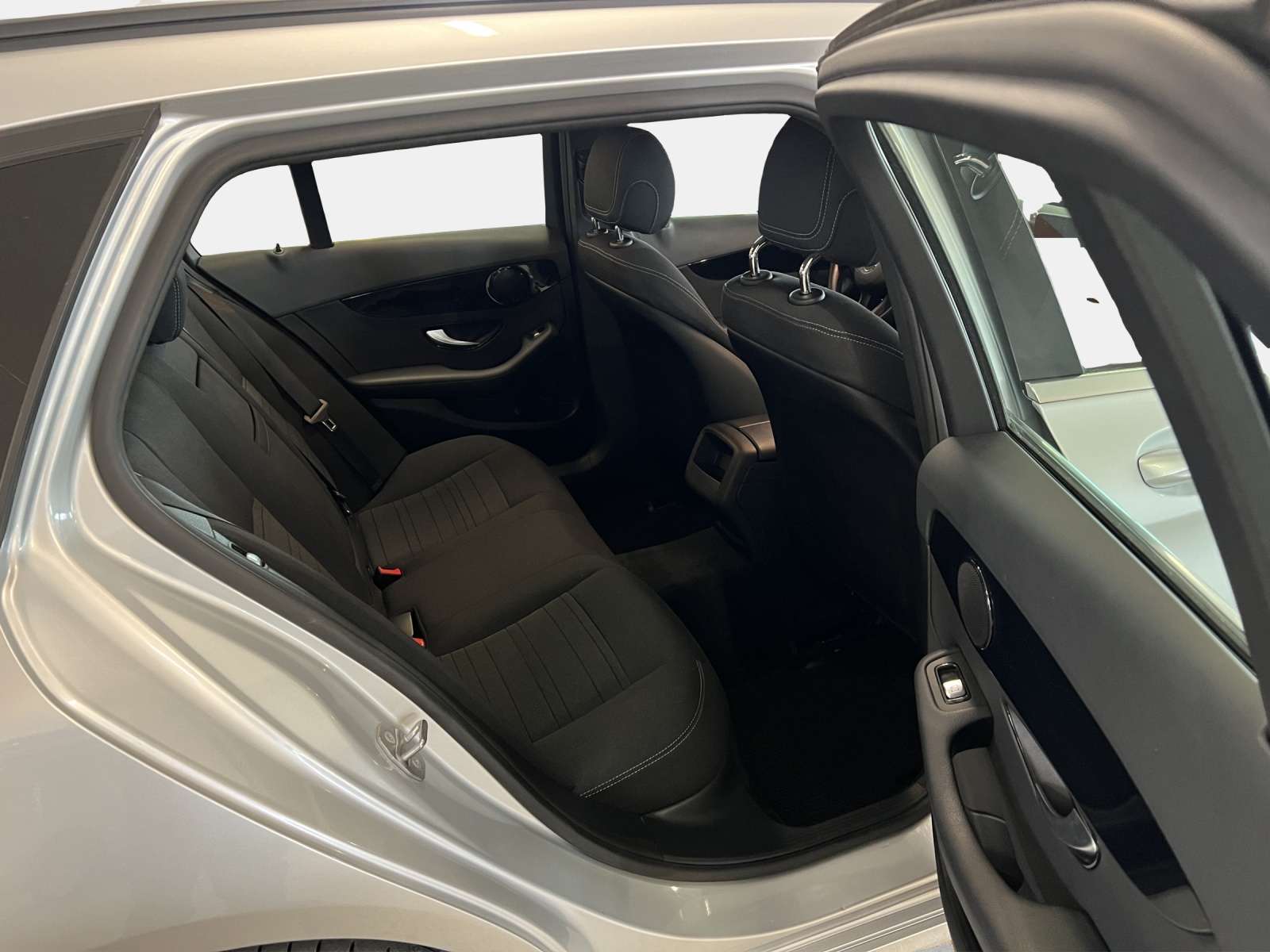 MERCEDES-BENZ C 220 d Swiss Star Avantgarde 4Matic 9G-Tronic-image-9