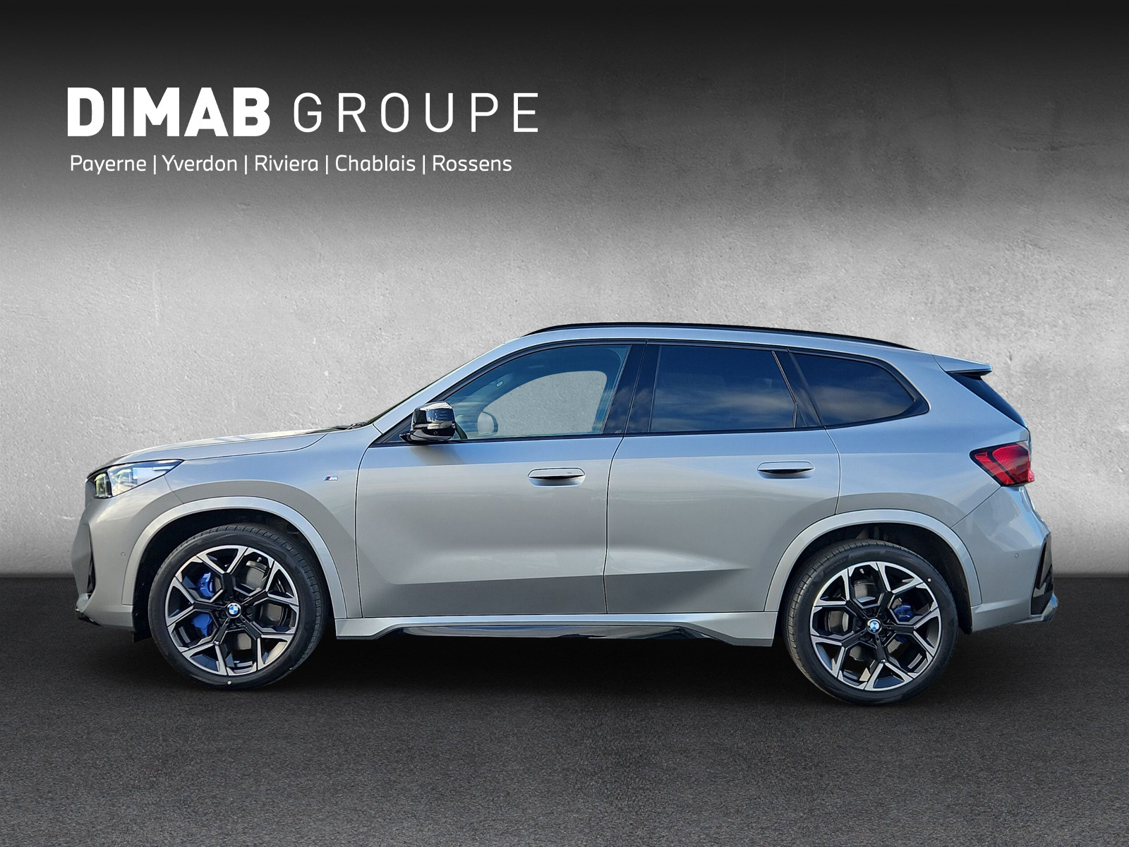 BMW X1 xDrive M35i-showroom-element-1