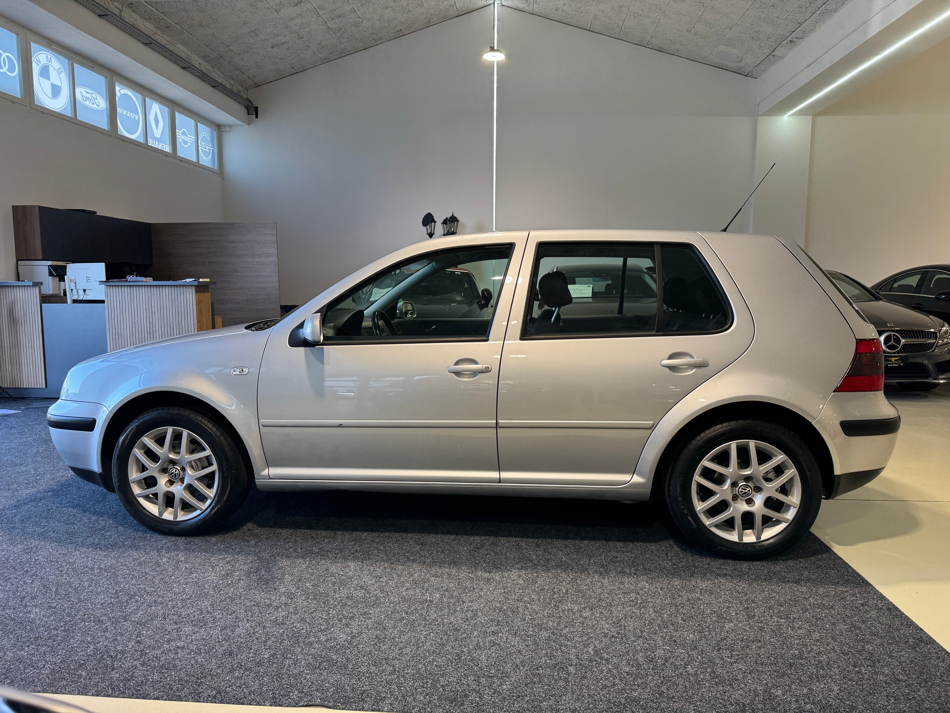 VW Golf Variant 2.0 Pacific 4Motion-image-3