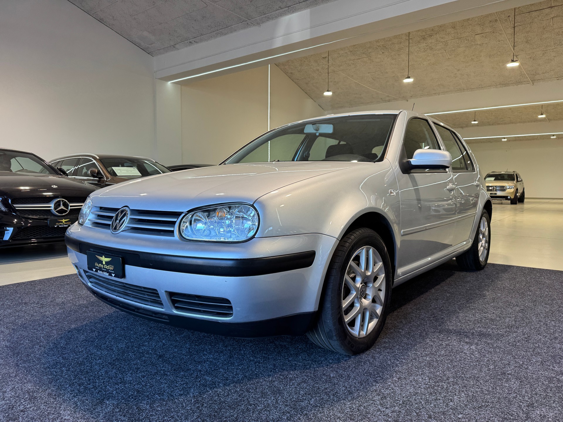 VW Golf Variant 2.0 Pacific 4Motion-image-1