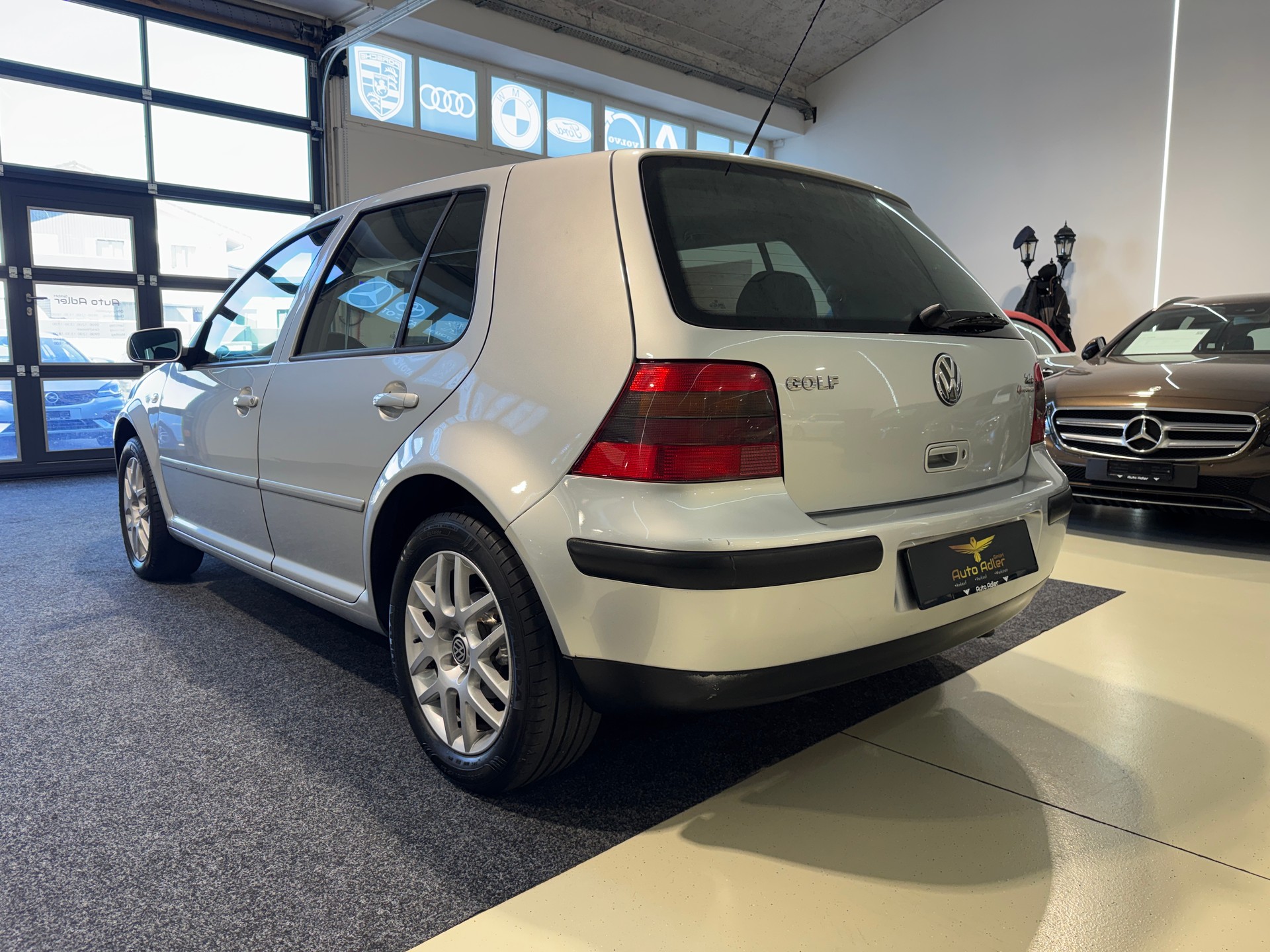 VW Golf Variant 2.0 Pacific 4Motion-image-4