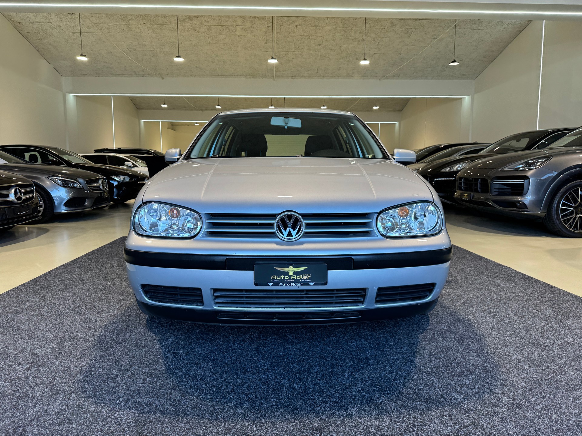VW Golf Variant 2.0 Pacific 4Motion-image-0