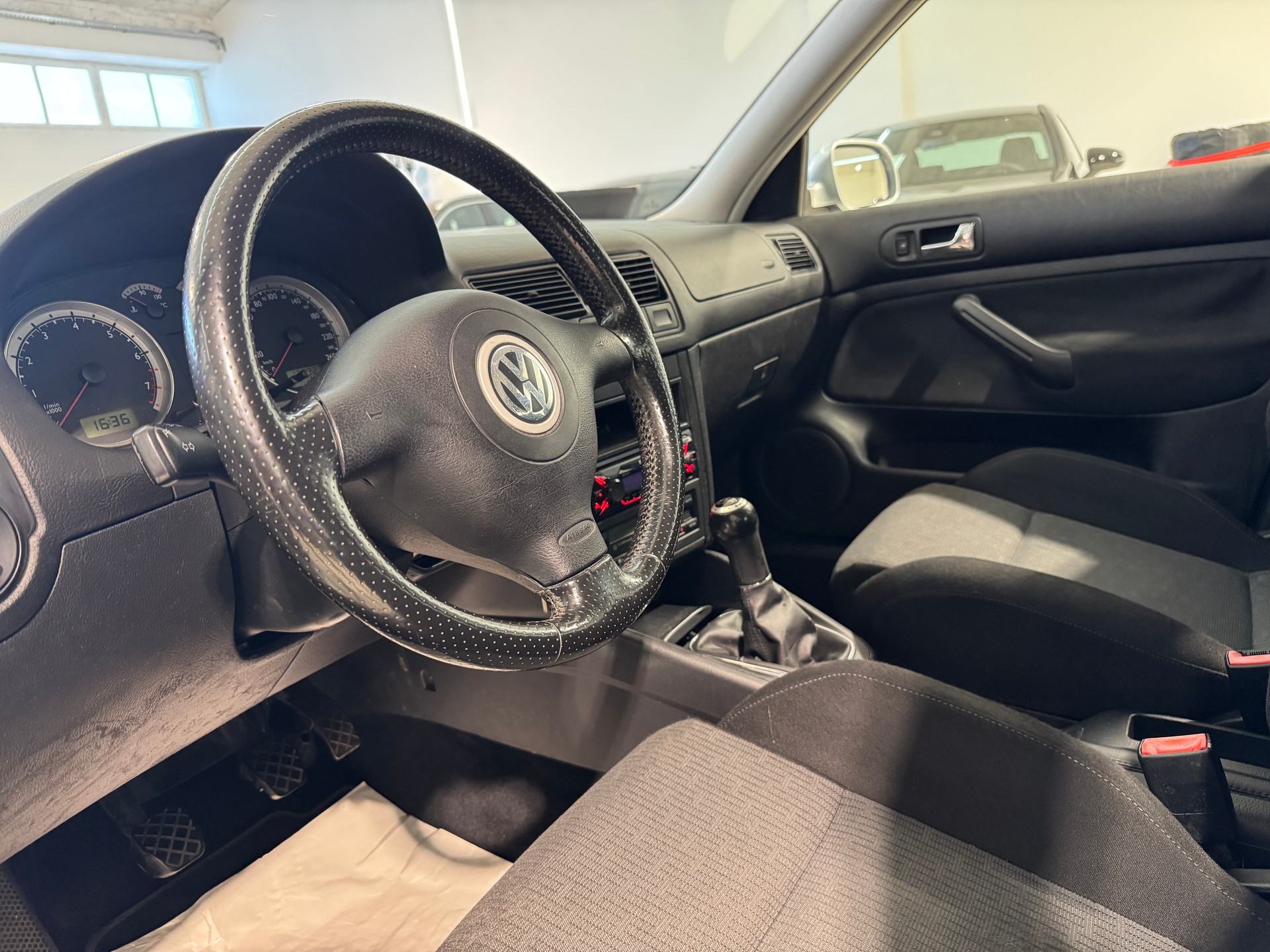 VW Golf Variant 2.0 Pacific 4Motion-image-10