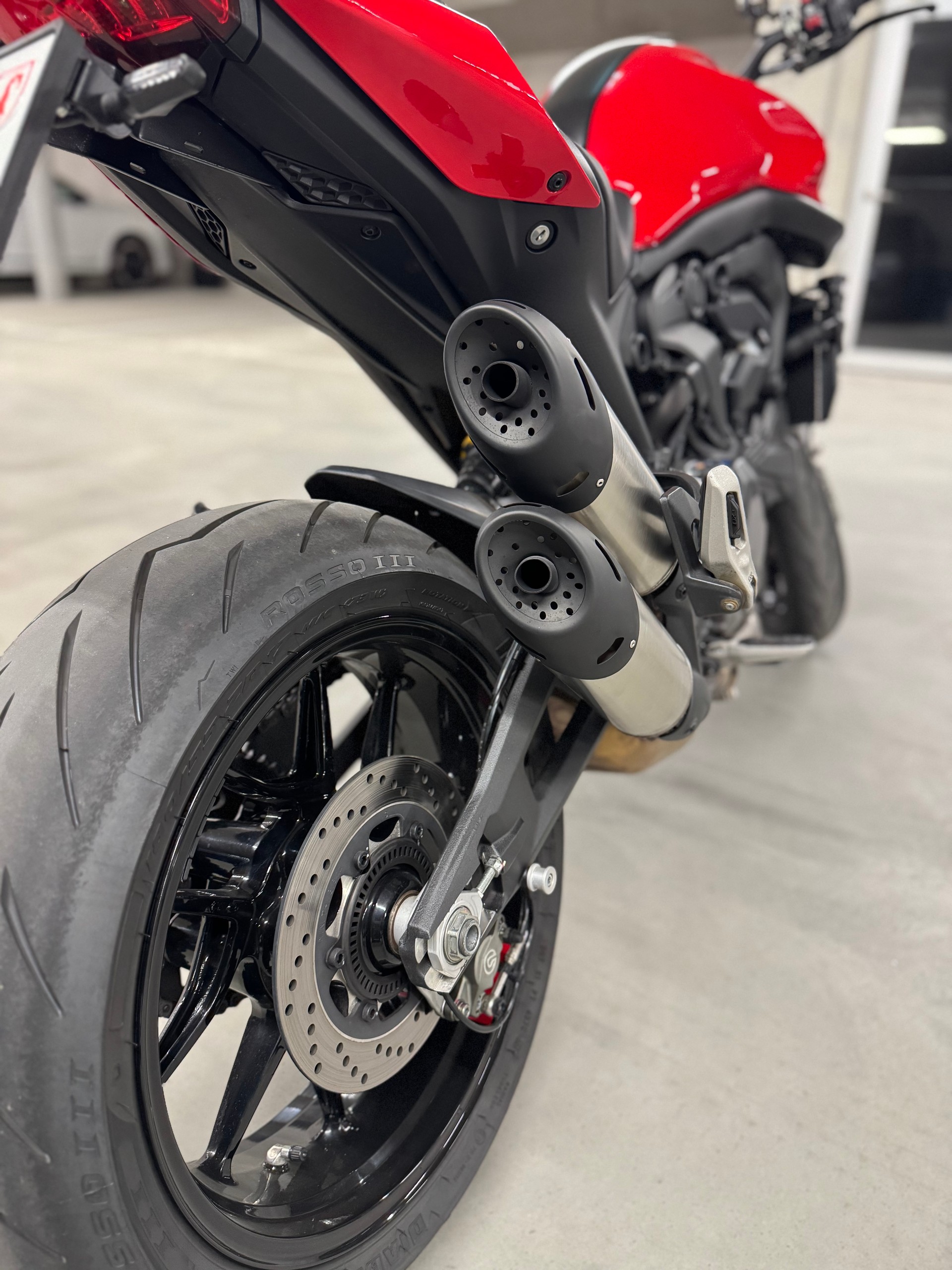 DUCATI Monster 937-image-4