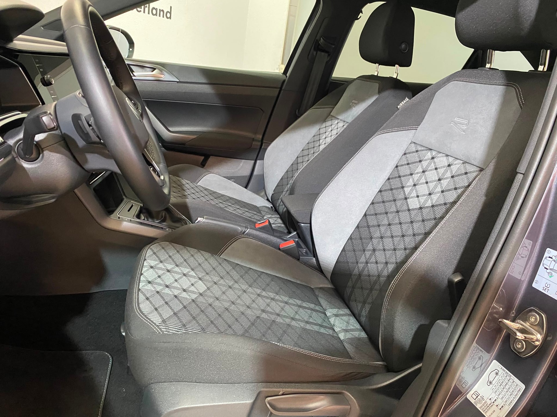 VW Taigo 1.5 TSI R-Line DSG-image-5