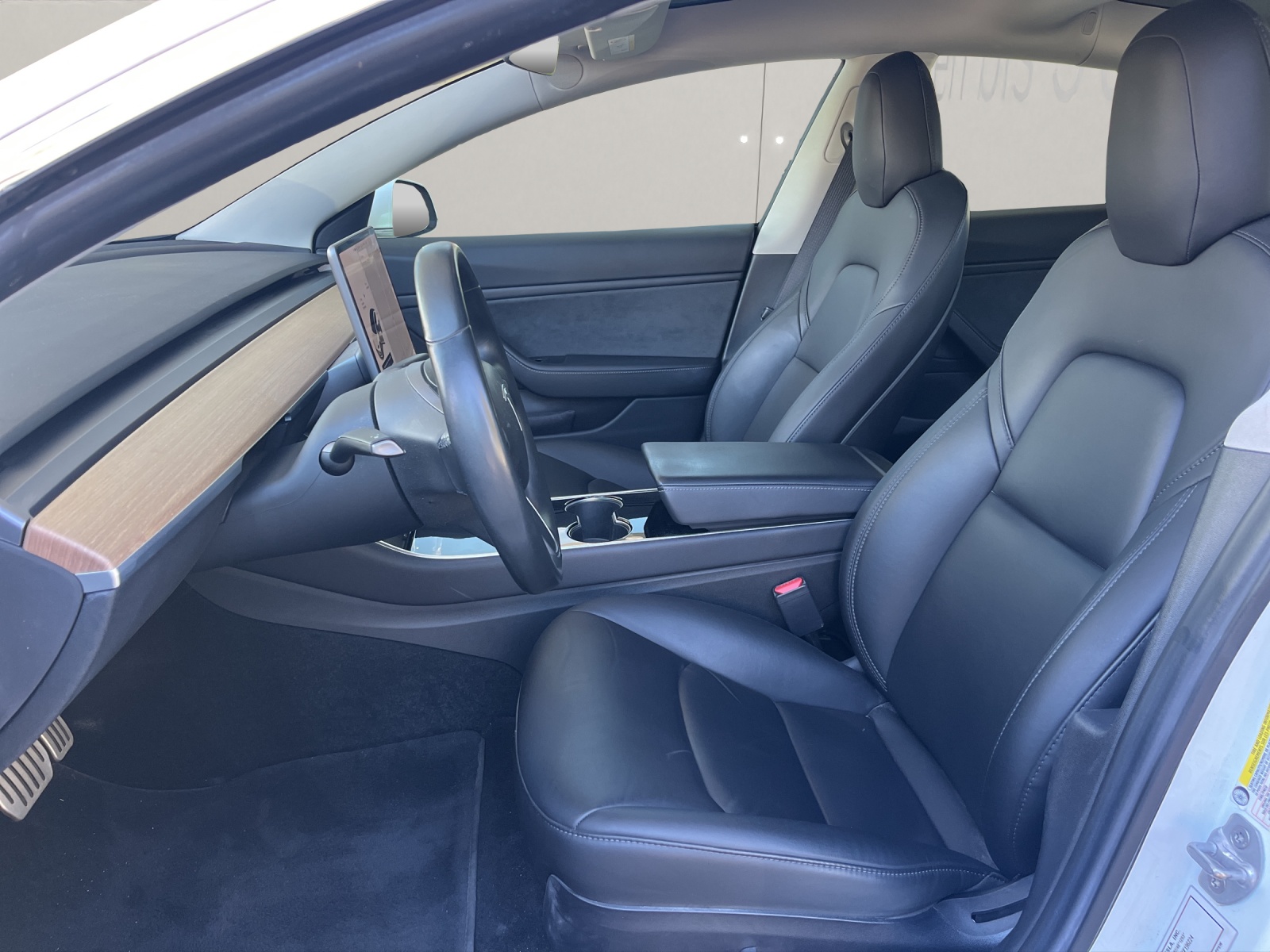 TESLA Model 3 Performance D-image-11