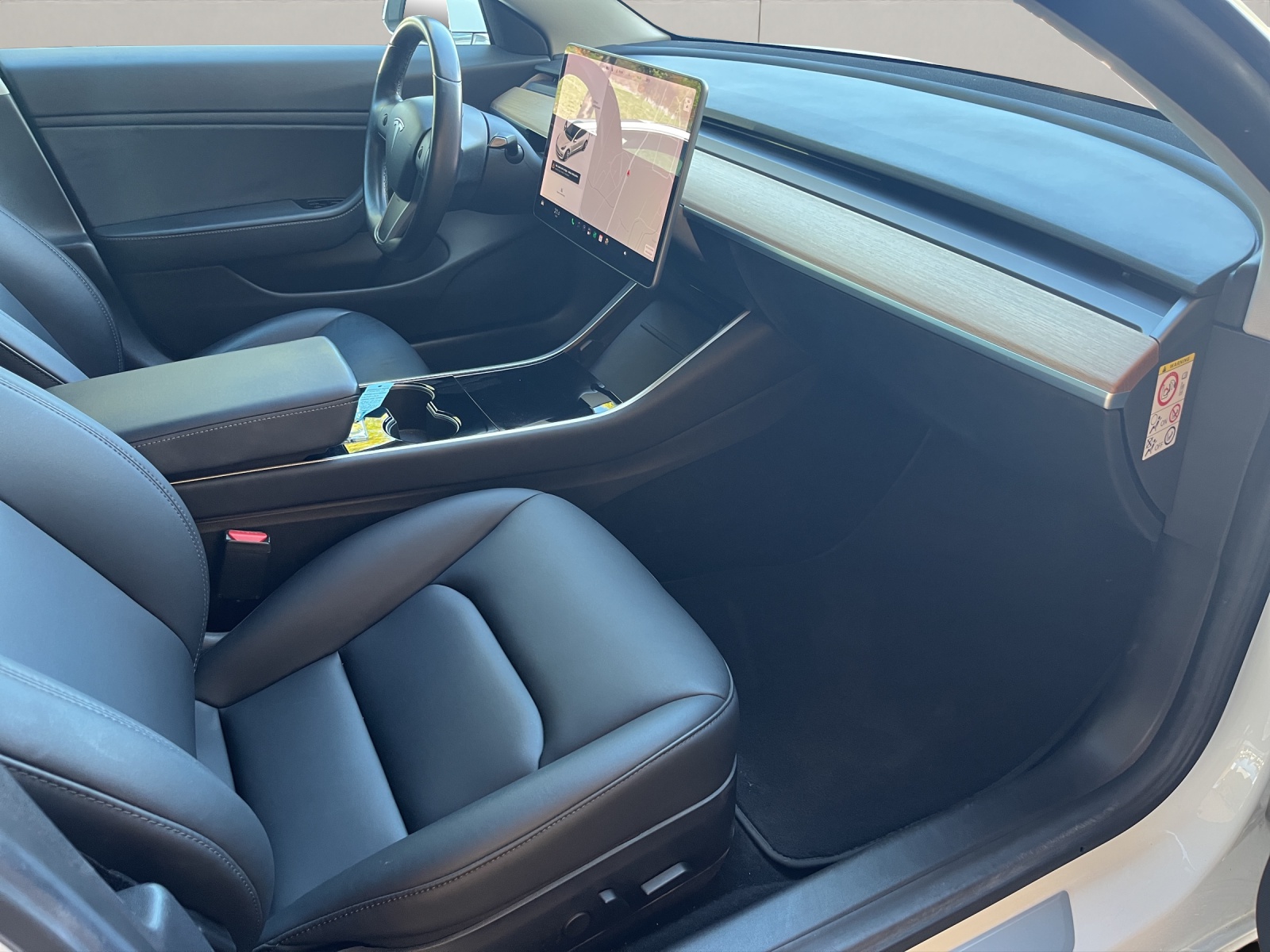TESLA Model 3 Performance D-image-14