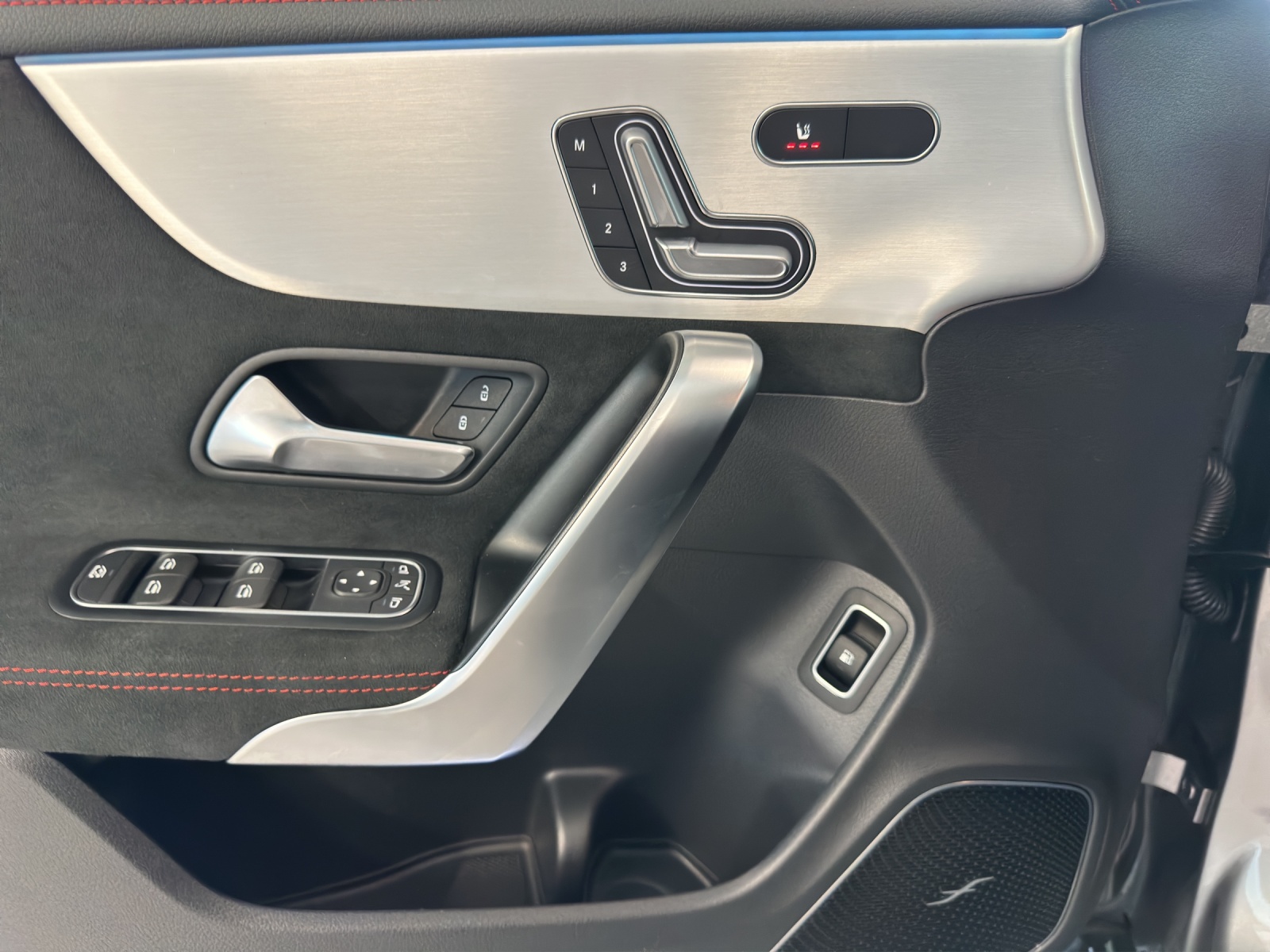 MERCEDES-BENZ CLA 250 e 8G-DCT EQ Star-image-12