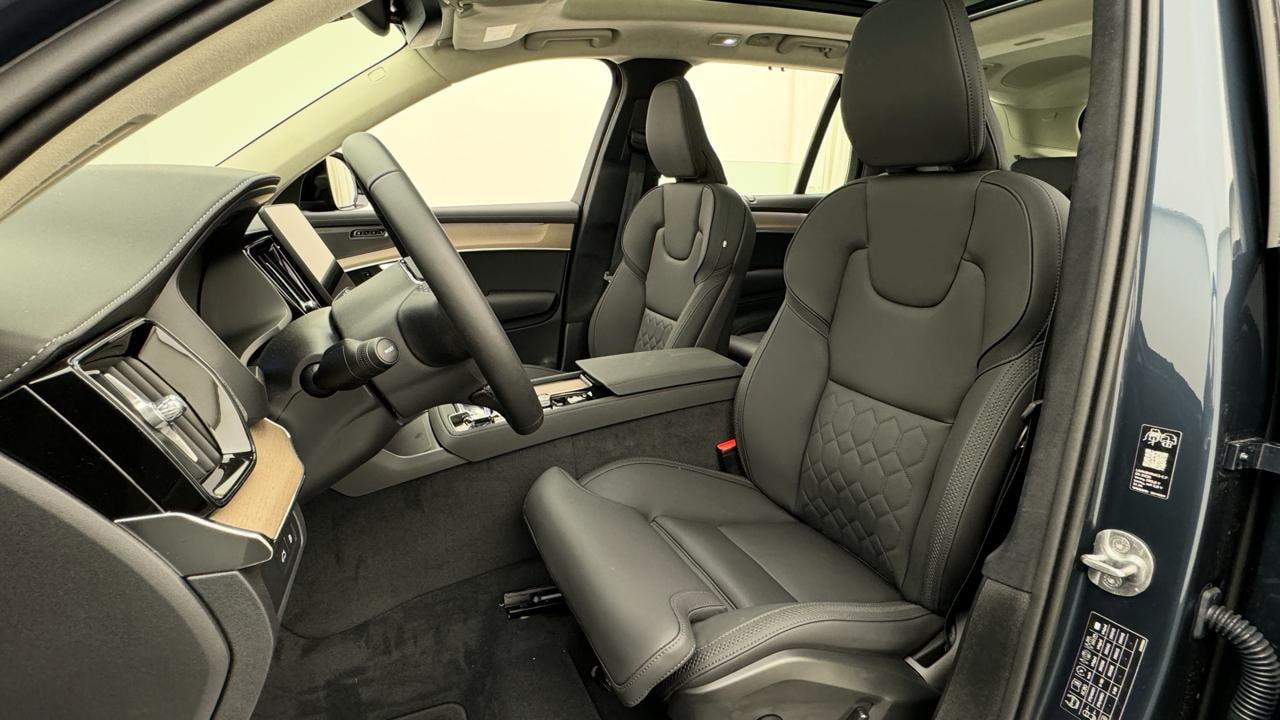 VOLVO XC90 T8 AWD PluginHybrid Ultra Dark Geartronic-image-4