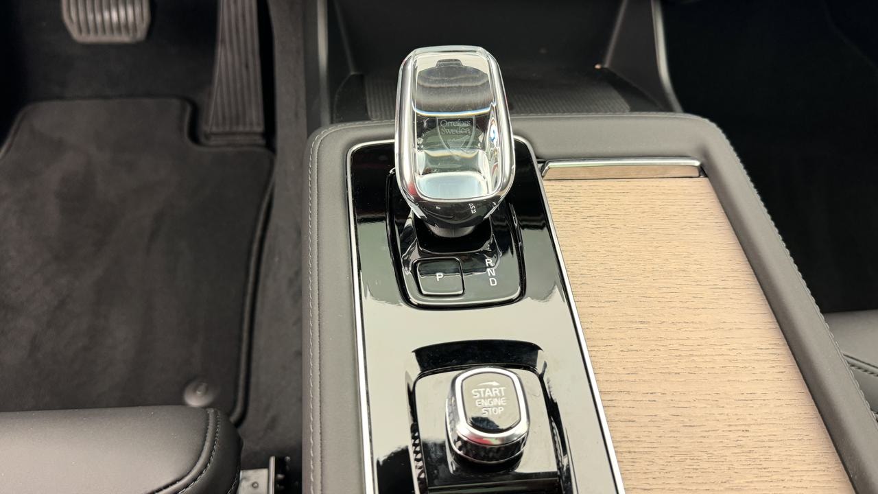 VOLVO XC90 T8 AWD PluginHybrid Ultra Dark Geartronic-image-10