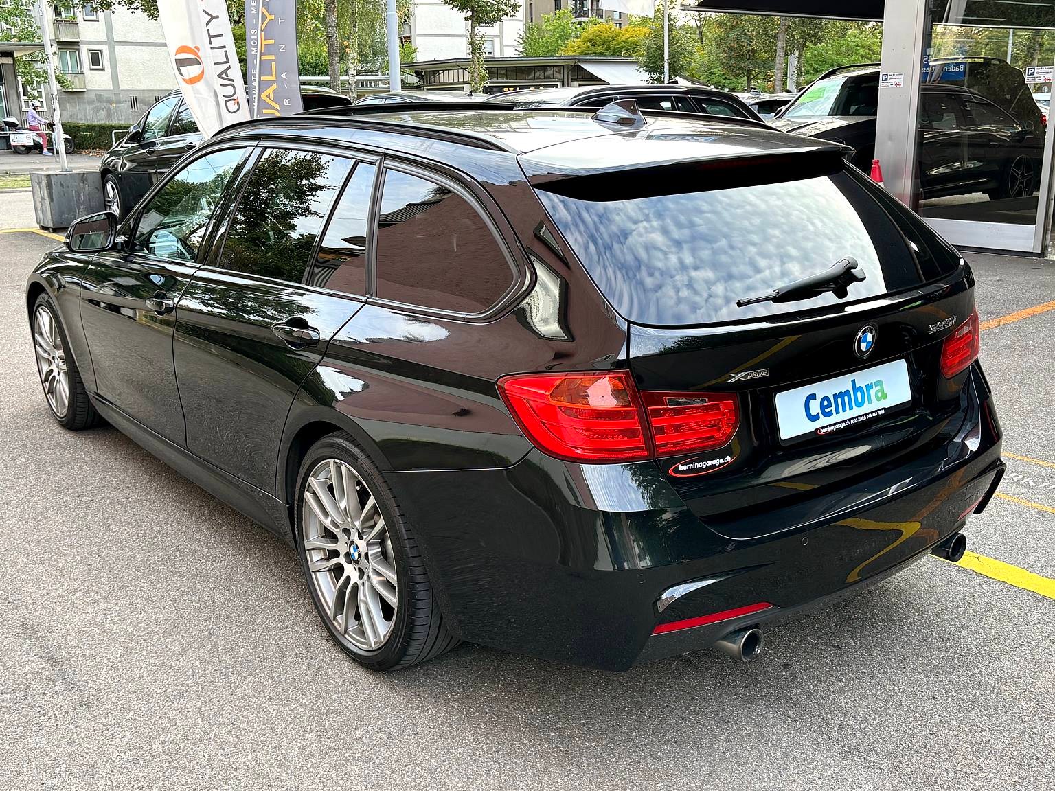 BMW 335i xDrive Touring M Sport Steptronic SAG-showroom-element-3