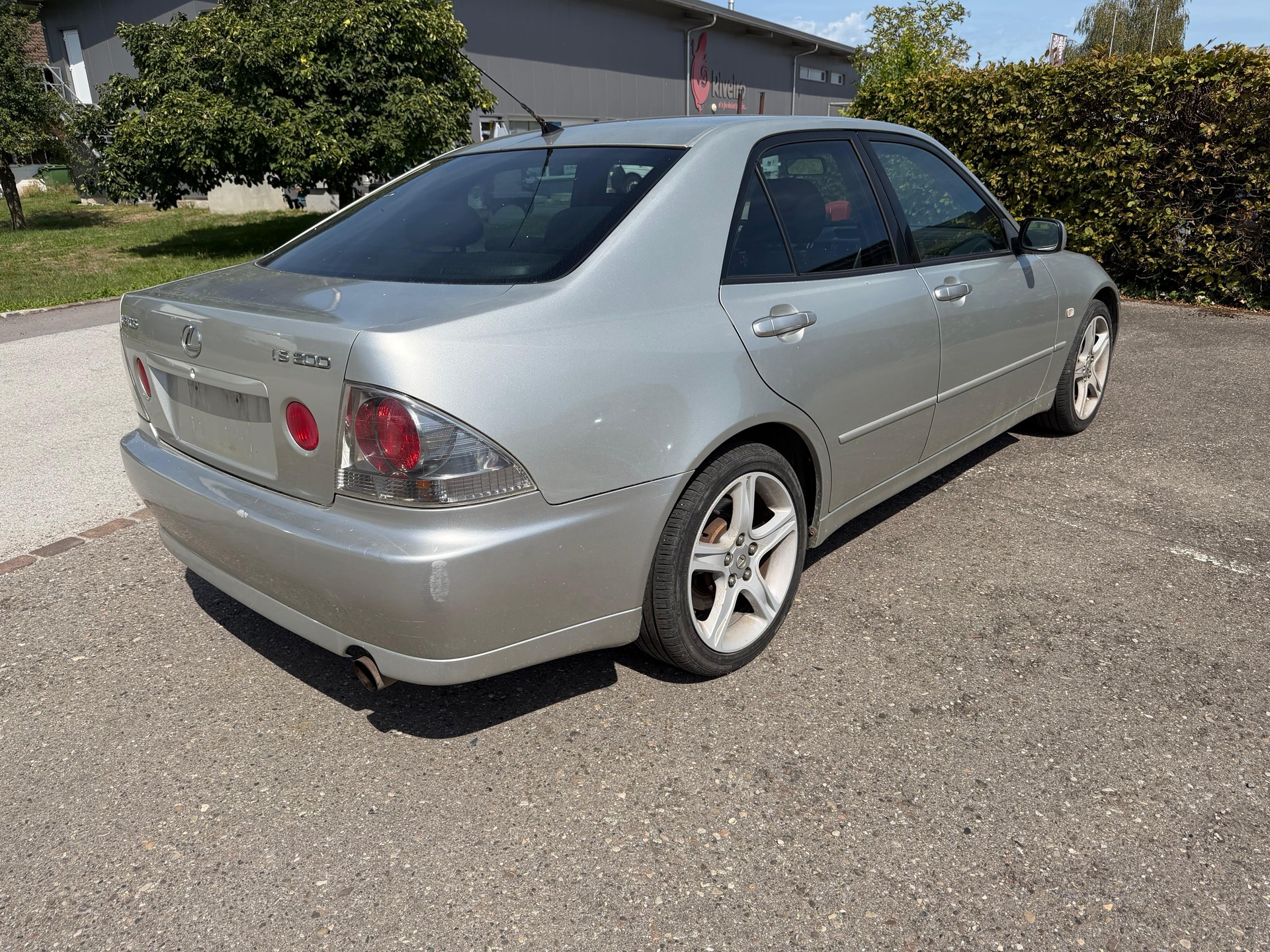 LEXUS IS 200-image-2