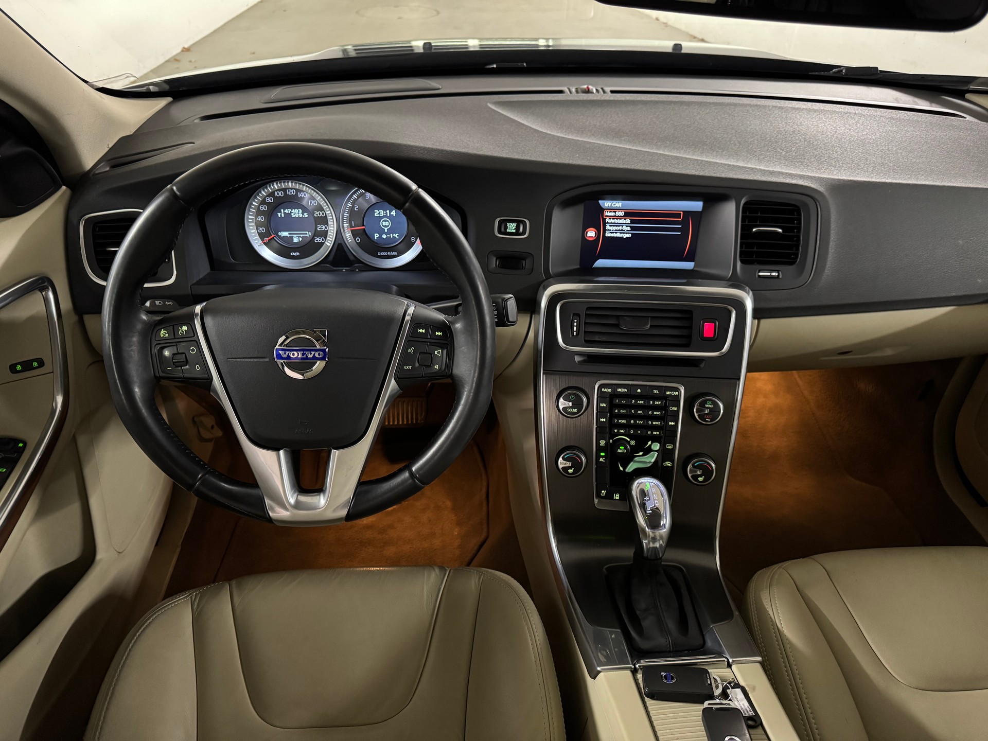VOLVO S60 T5 Summum Powershift 1-Hand-image-9