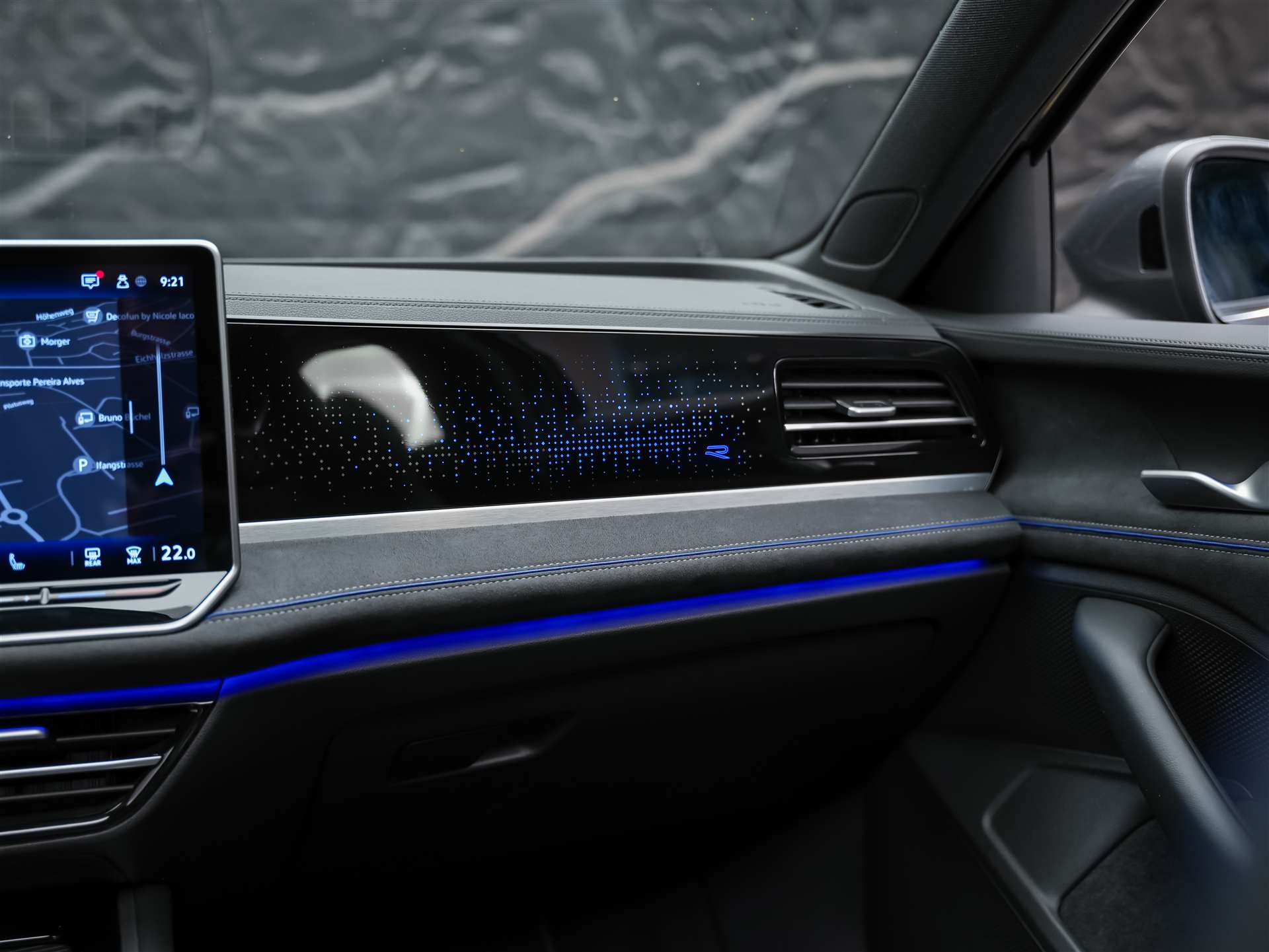 VW Passat Variant 2.0 TSI evo4 R-Line 4 Motion DSG *Facelift*Werksgarantie*Panorama*Massage*AHK*-image-23