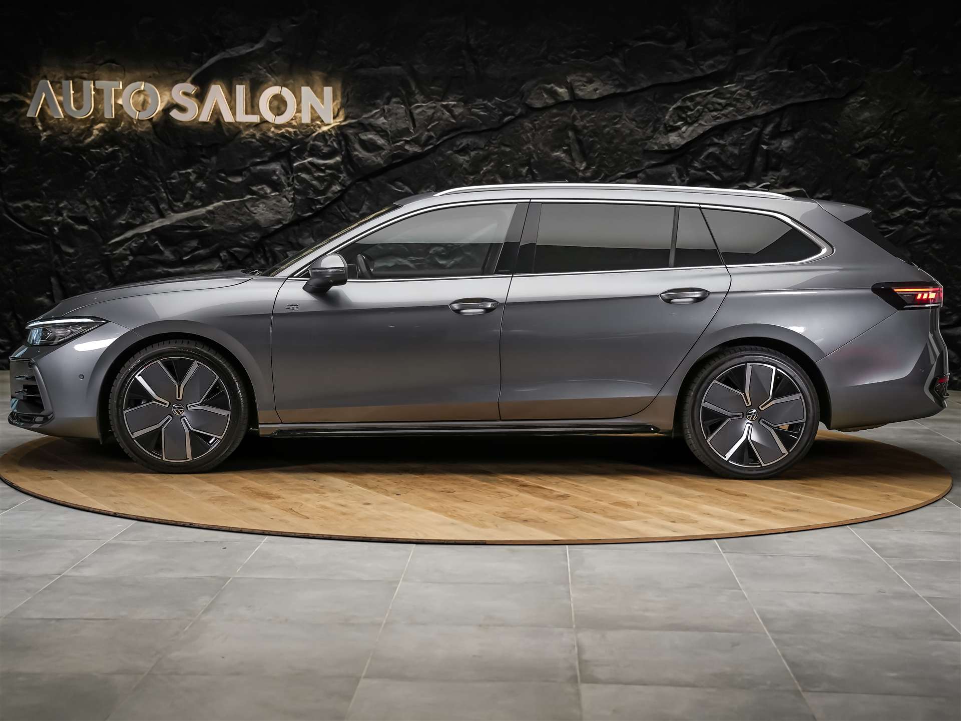 VW Passat Variant 2.0 TSI evo4 R-Line 4 Motion DSG *Facelift*Werksgarantie*Panorama*Massage*AHK*-showroom-element-2
