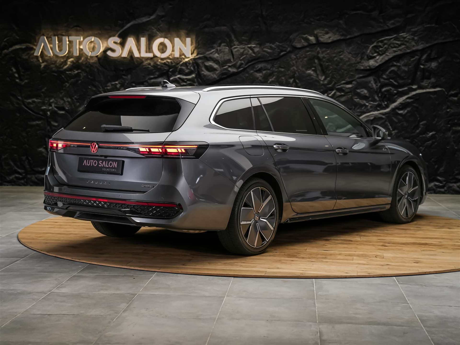 VW Passat Variant 2.0 TSI evo4 R-Line 4 Motion DSG *Facelift*Werksgarantie*Panorama*Massage*AHK*-image-5