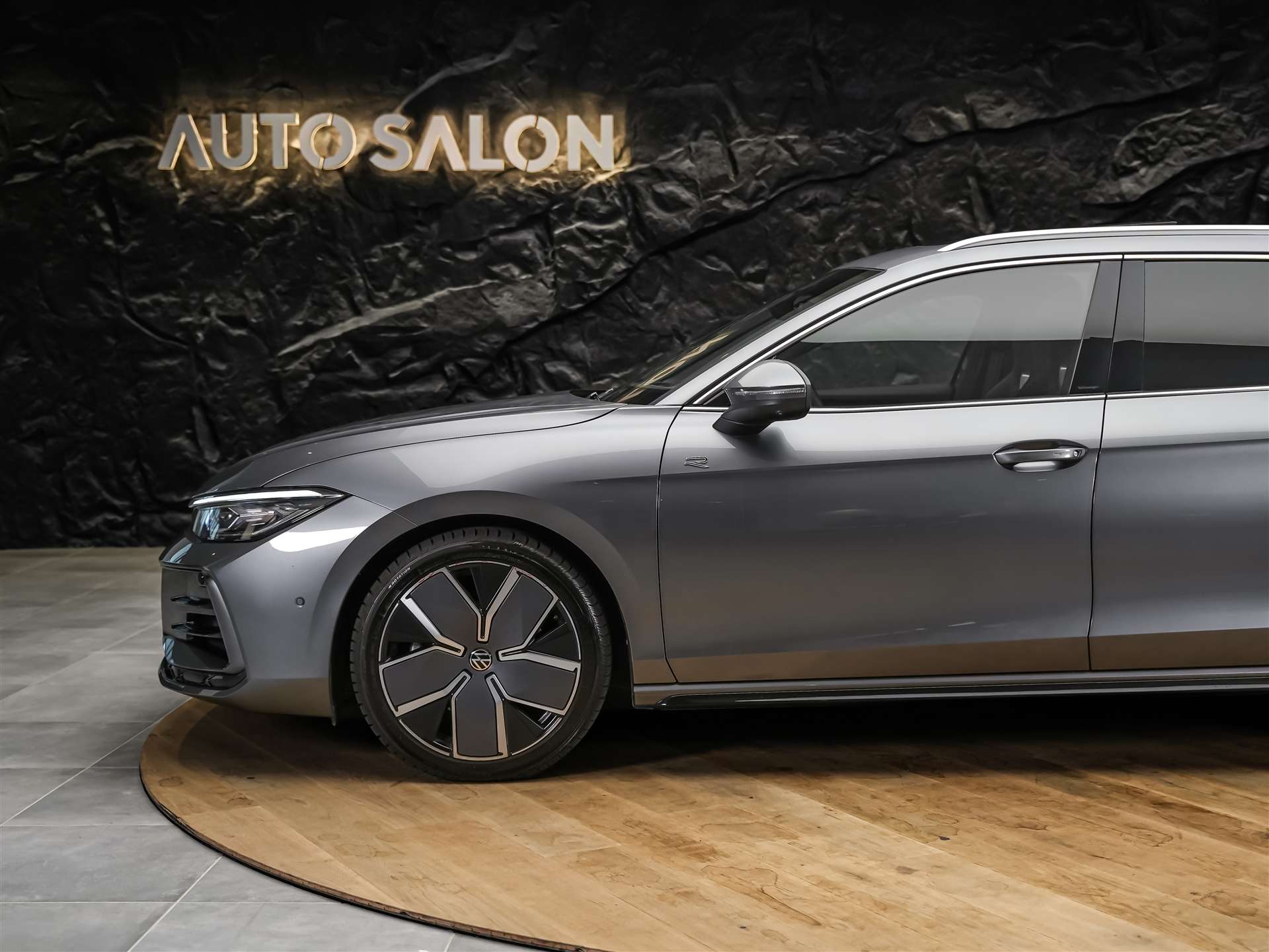 VW Passat Variant 2.0 TSI evo4 R-Line 4 Motion DSG *Facelift*Werksgarantie*Panorama*Massage*AHK*-image-18