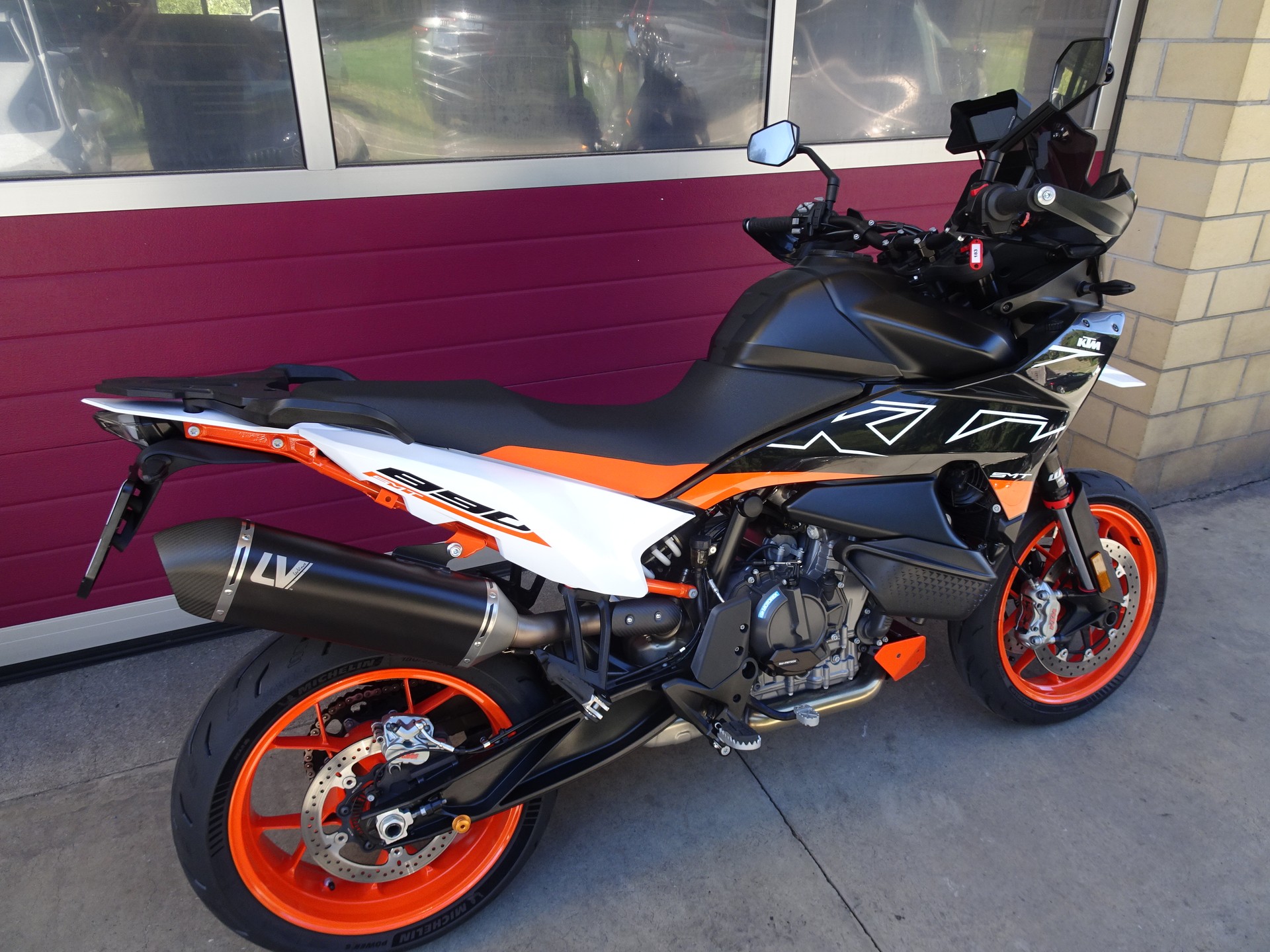 KTM 890 SMT-showroom-element-3