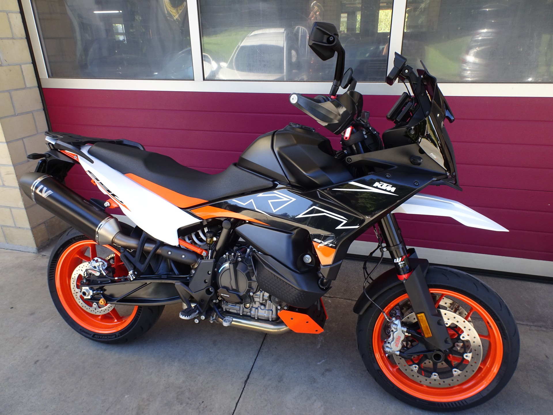 KTM 890 SMT-showroom-element-2